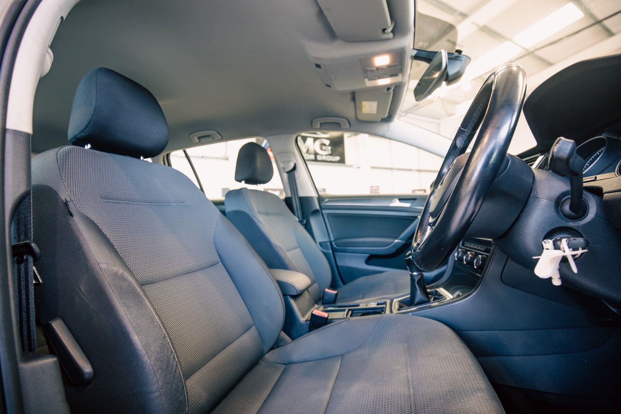 Volkswagen Golf view 3