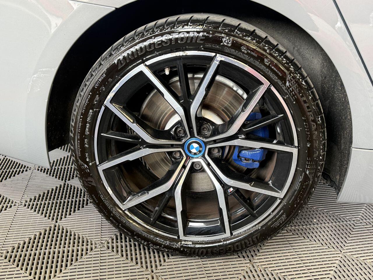 BMW 5 Series view 19
