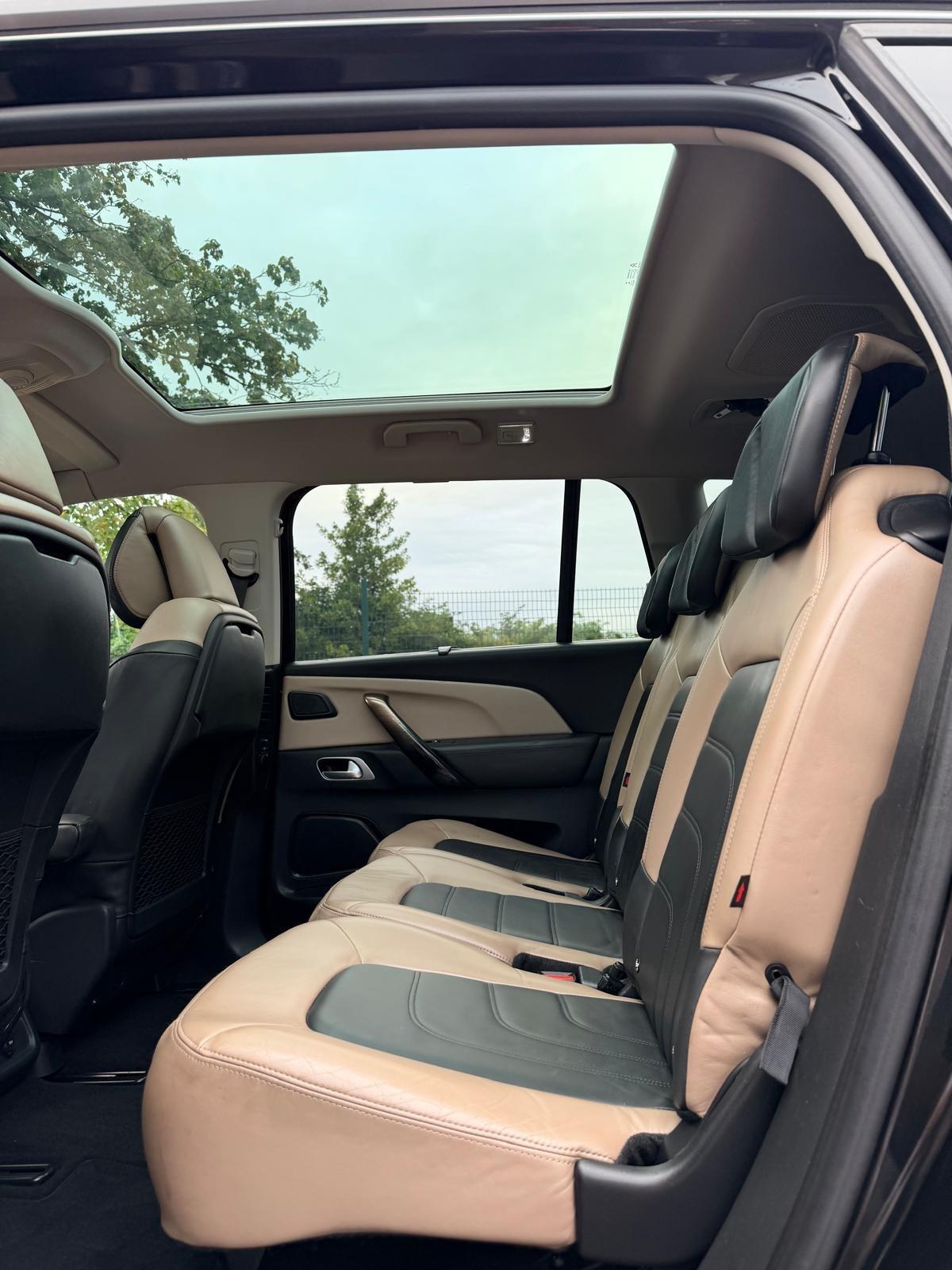 Citroen Grand C4 Picasso view 35
