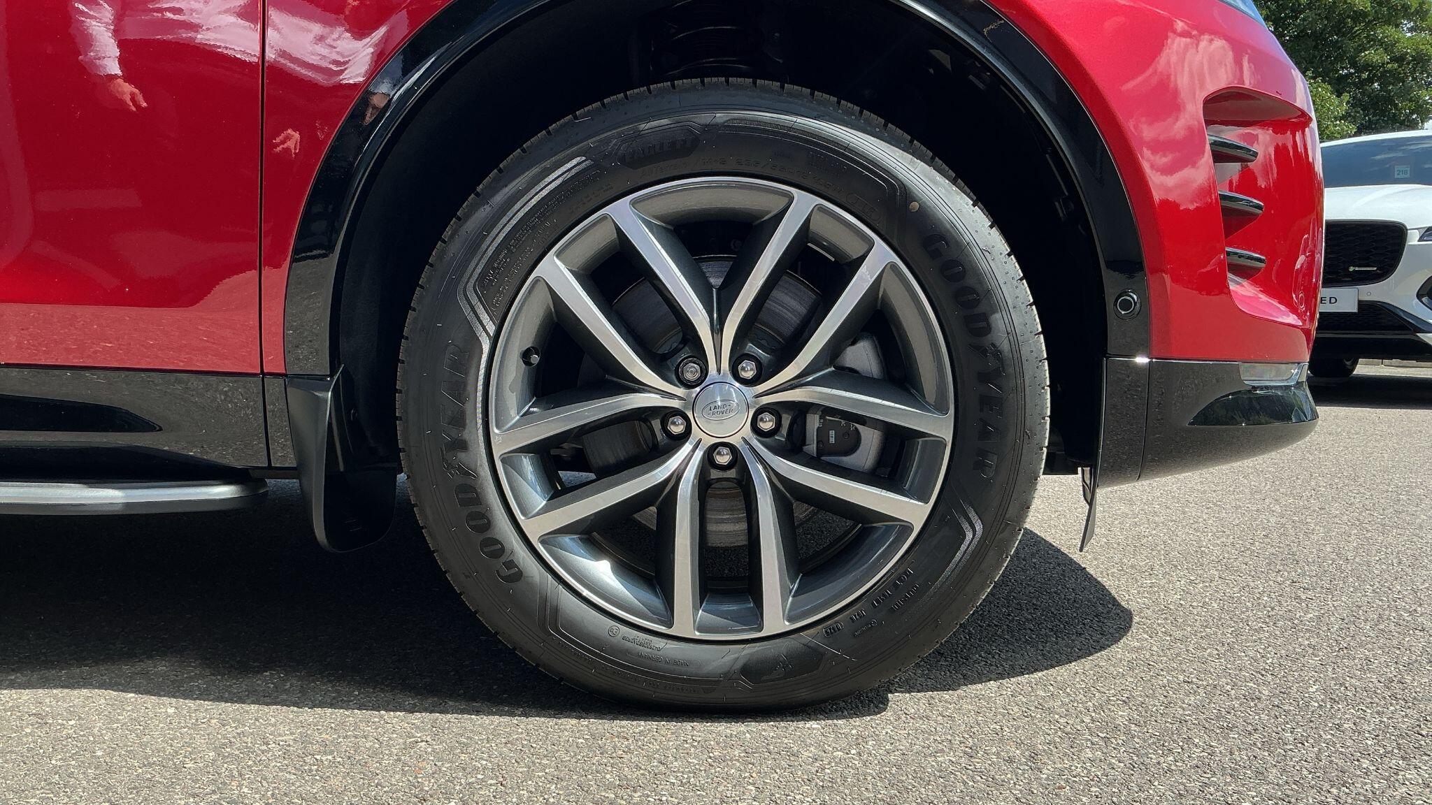 Land Rover Discovery Sport view 15