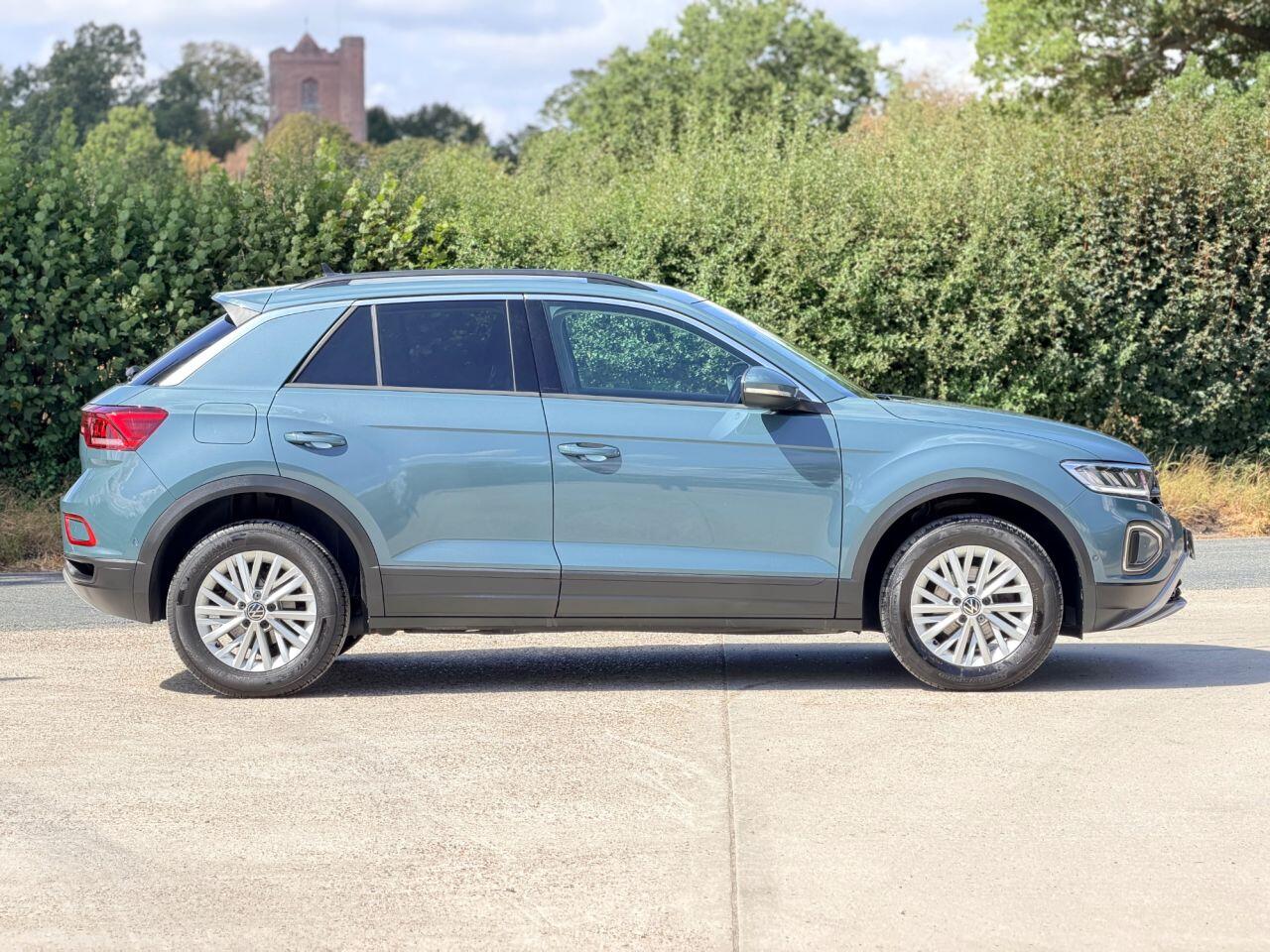 Volkswagen T-Roc view 8