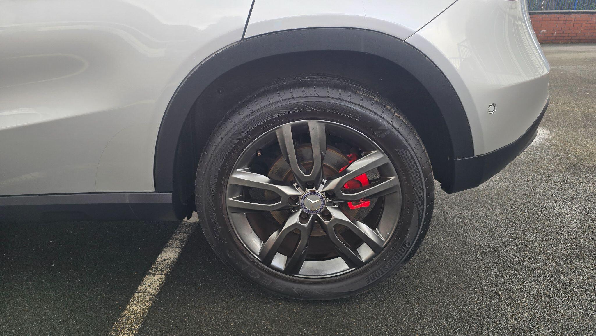 Mercedes-Benz GLA view 35