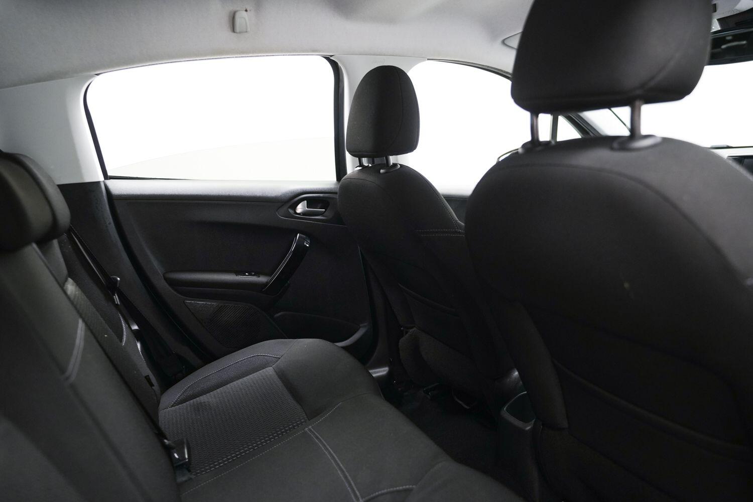 Peugeot 208 view 10