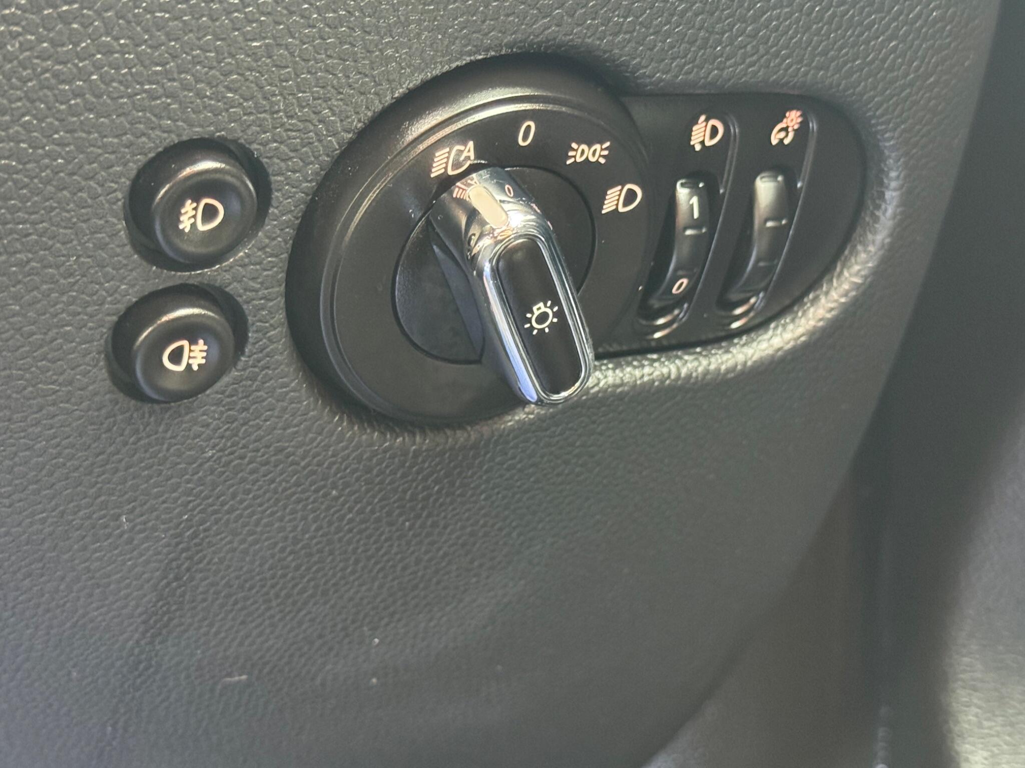 Mini Hatch view 15