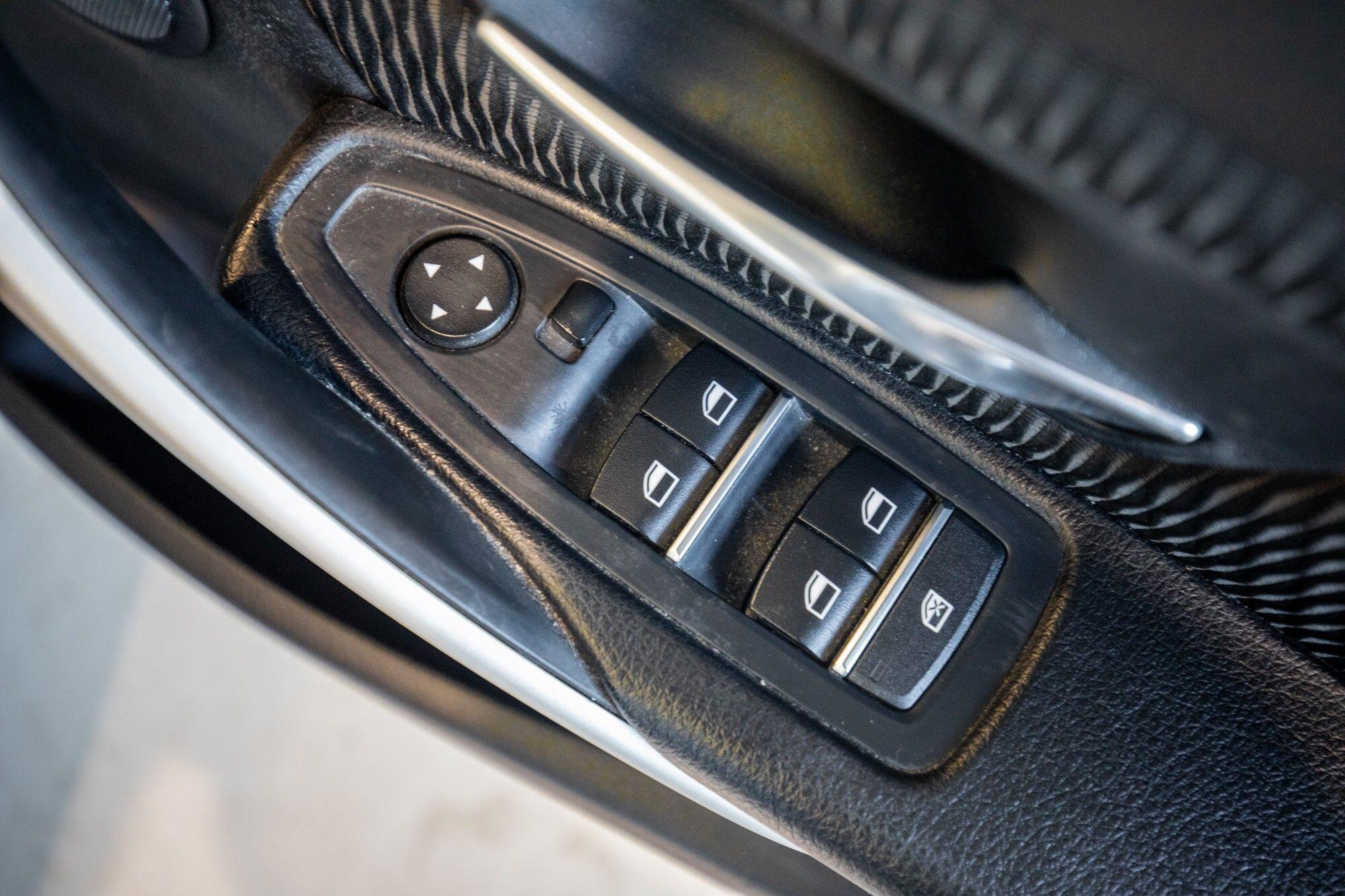 BMW 3 Series view 15