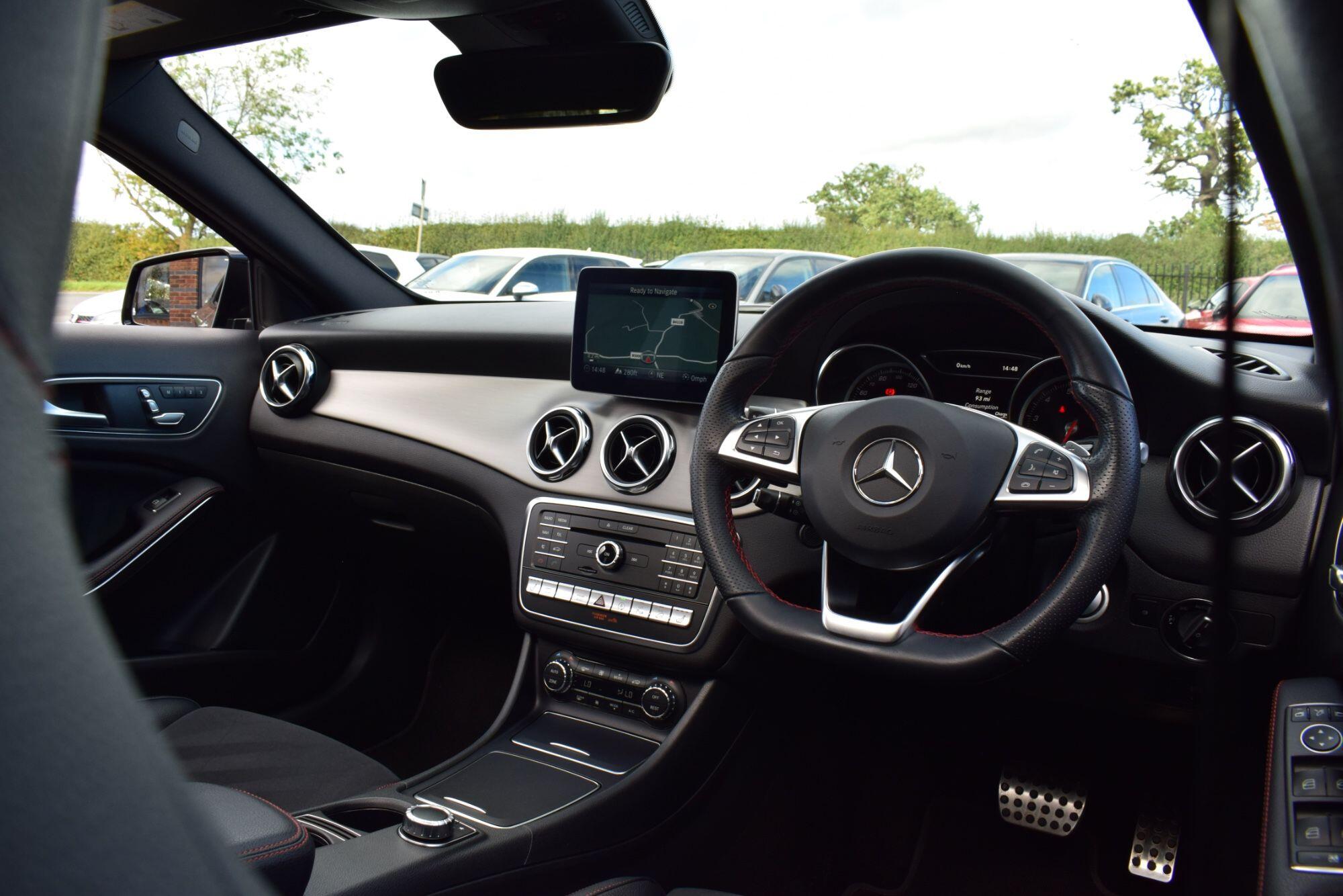 Mercedes-Benz GLA view 21