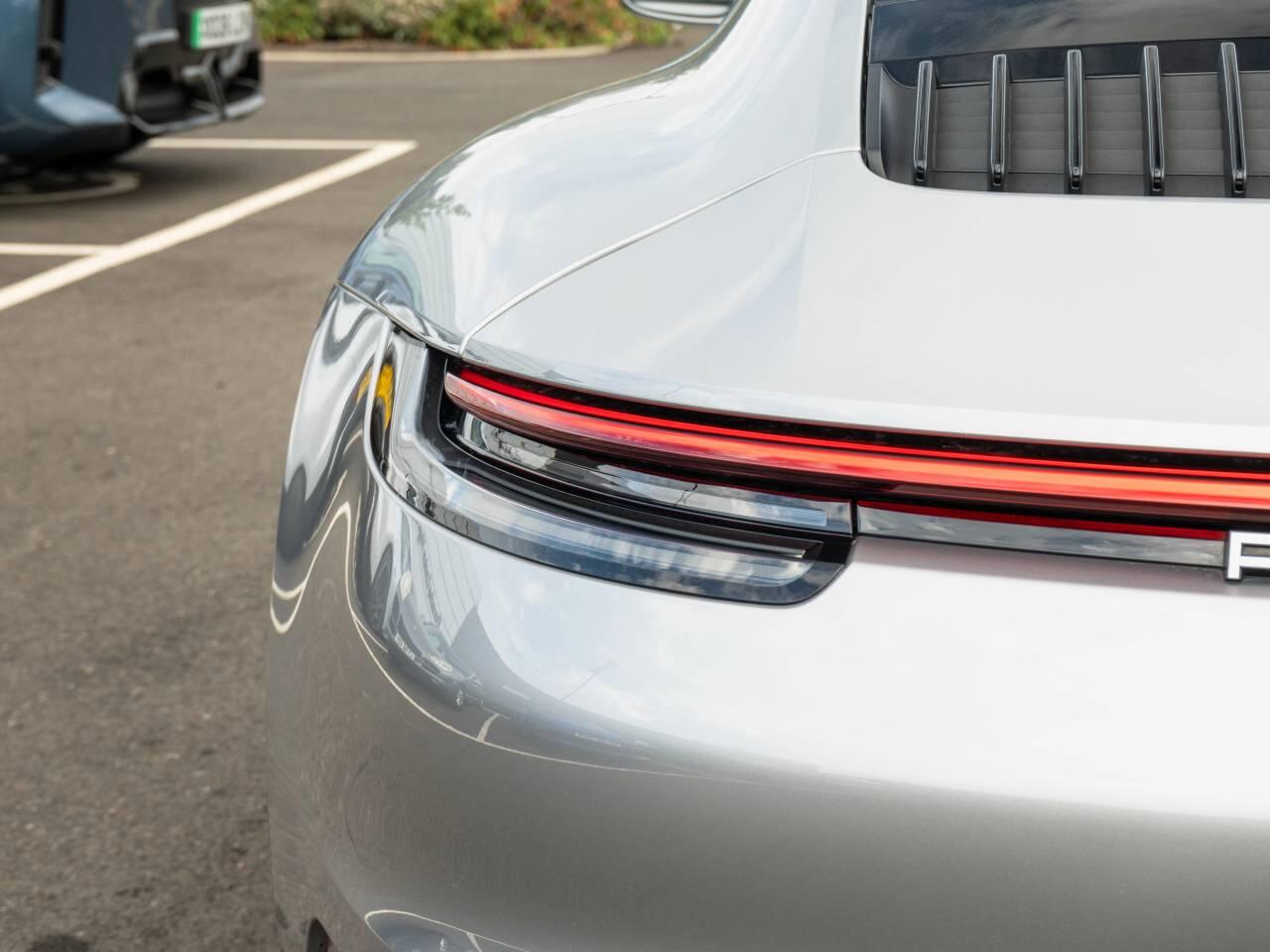 Porsche 911 view 9
