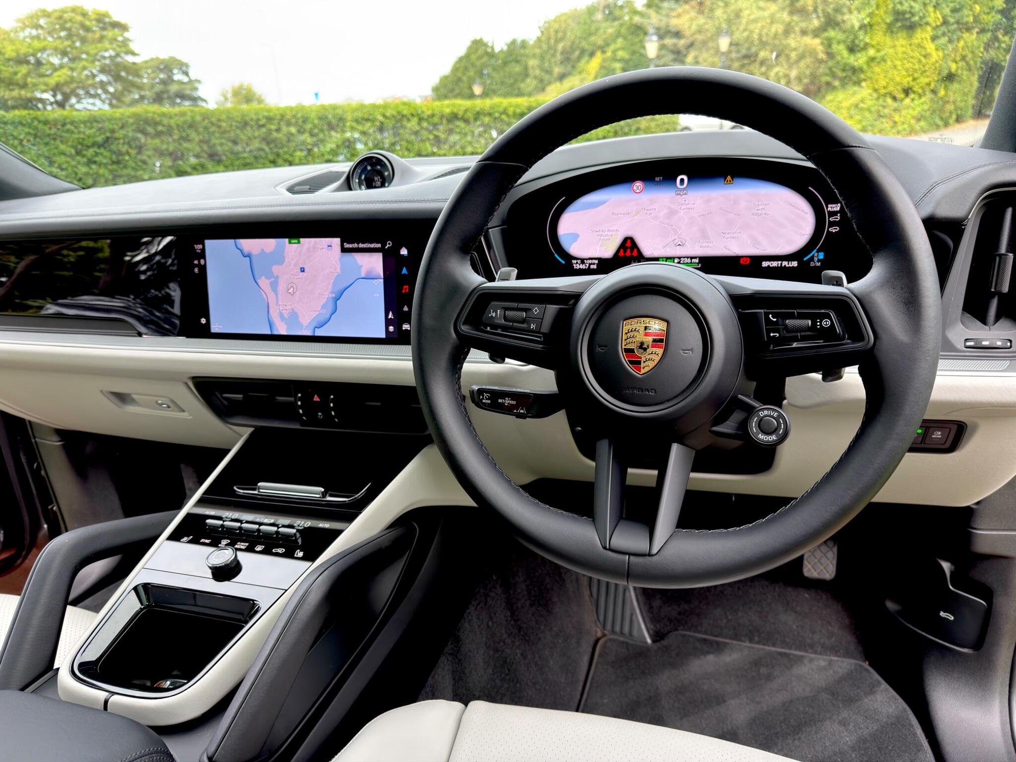Porsche Cayenne view 26