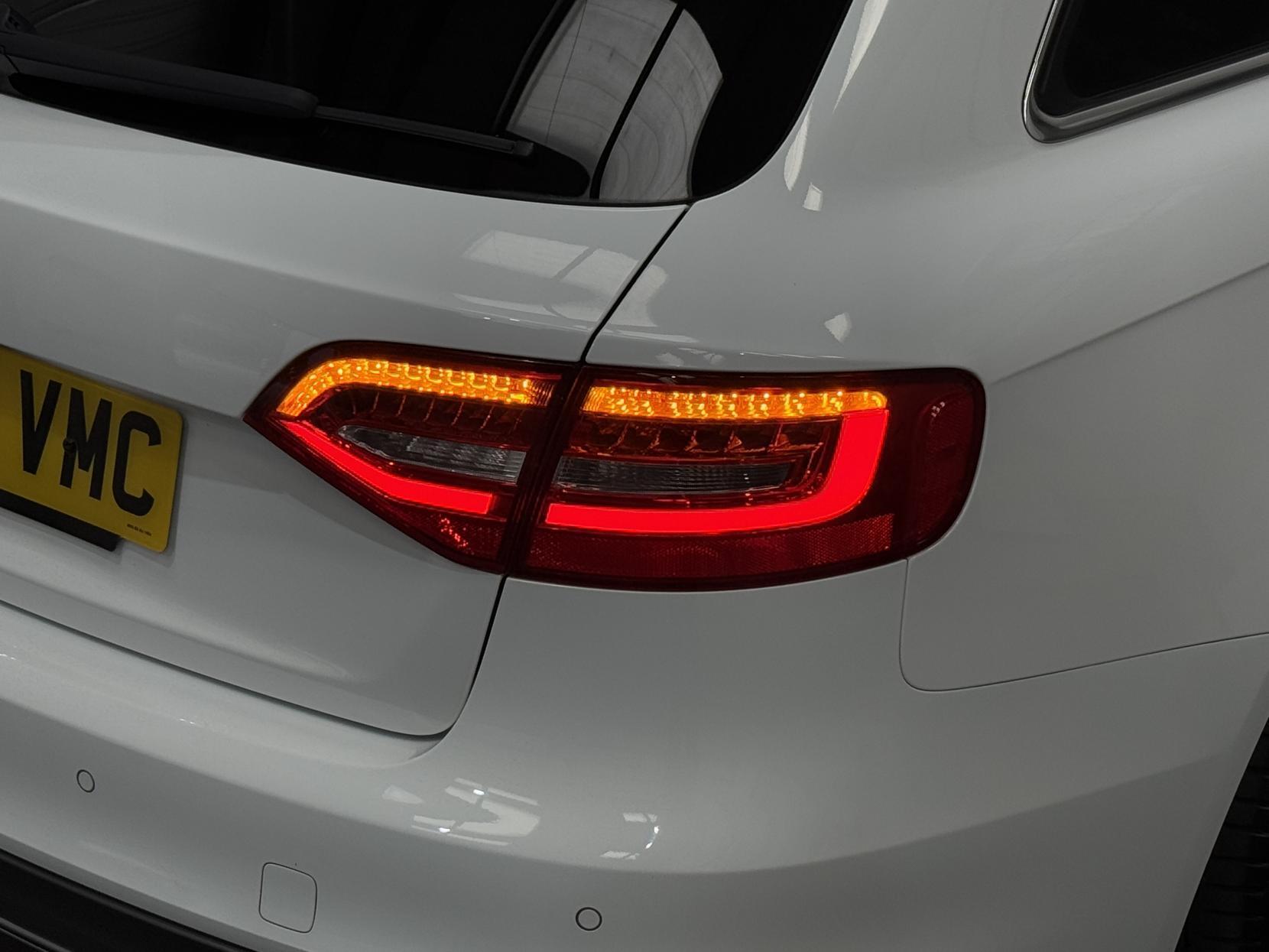 Audi S4 Avant view 11