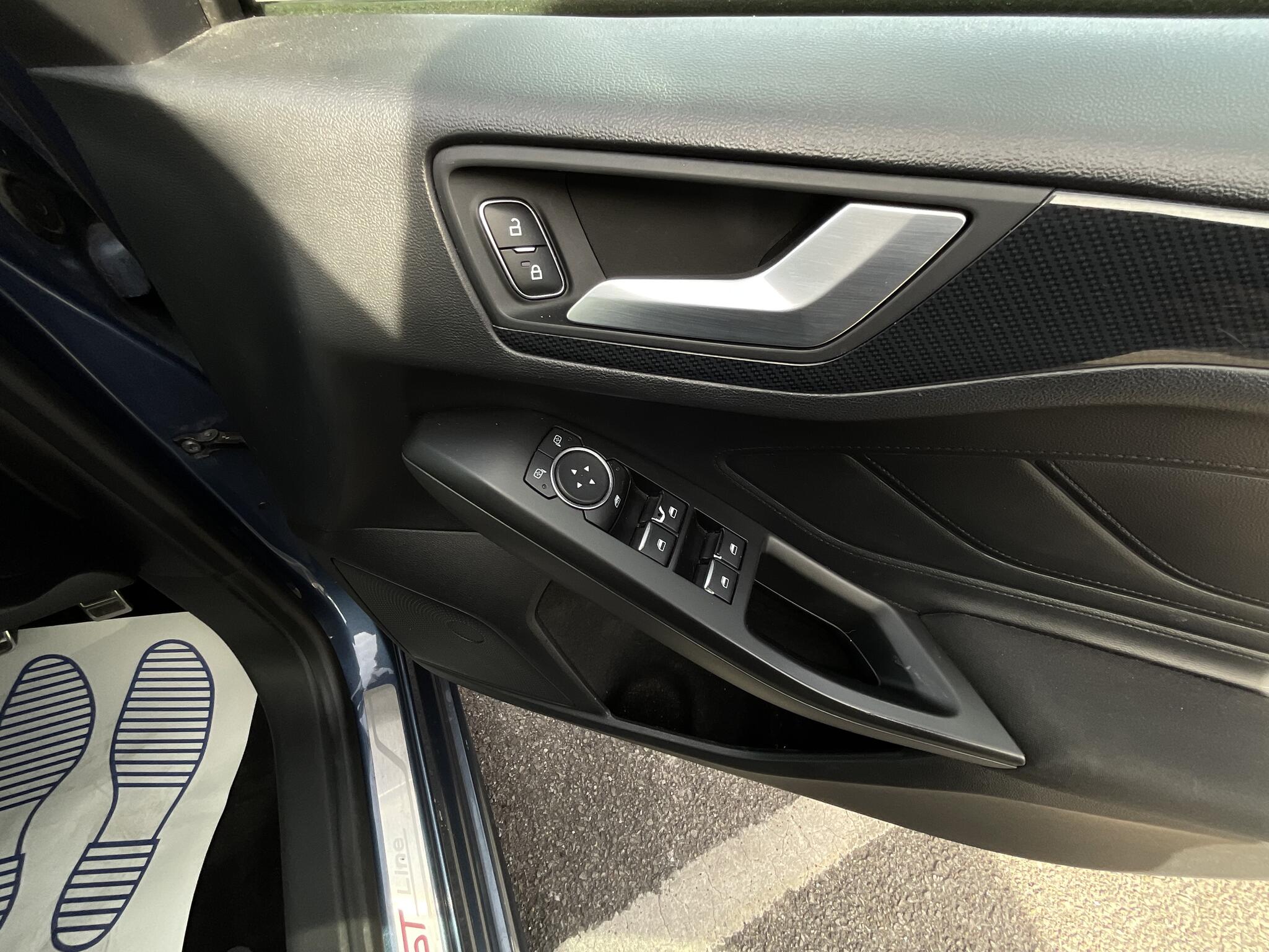 Ford Focus view 30