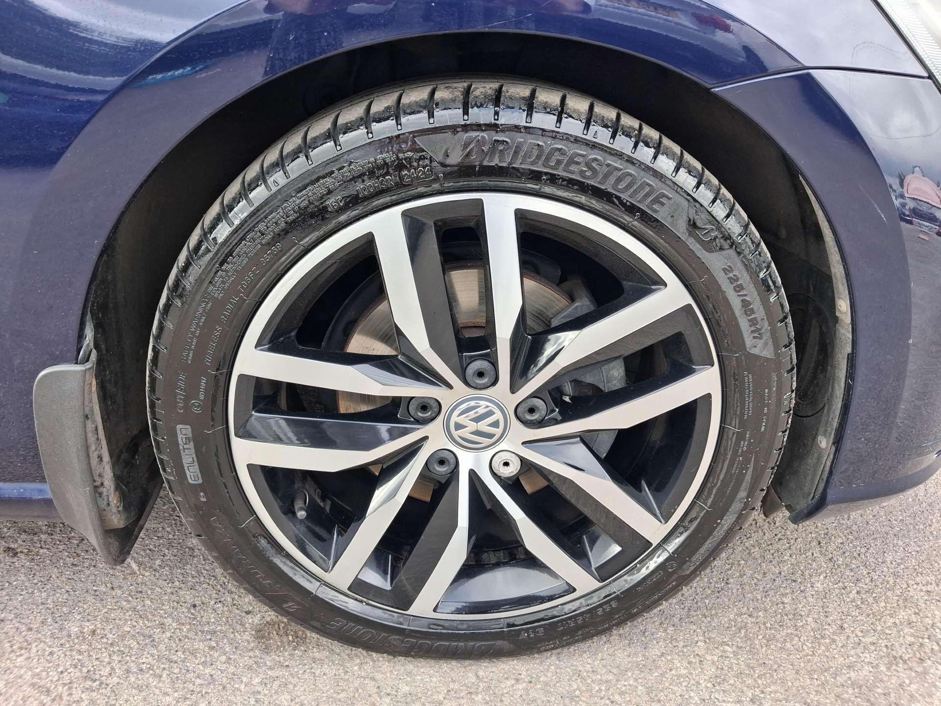 Volkswagen Golf view 27