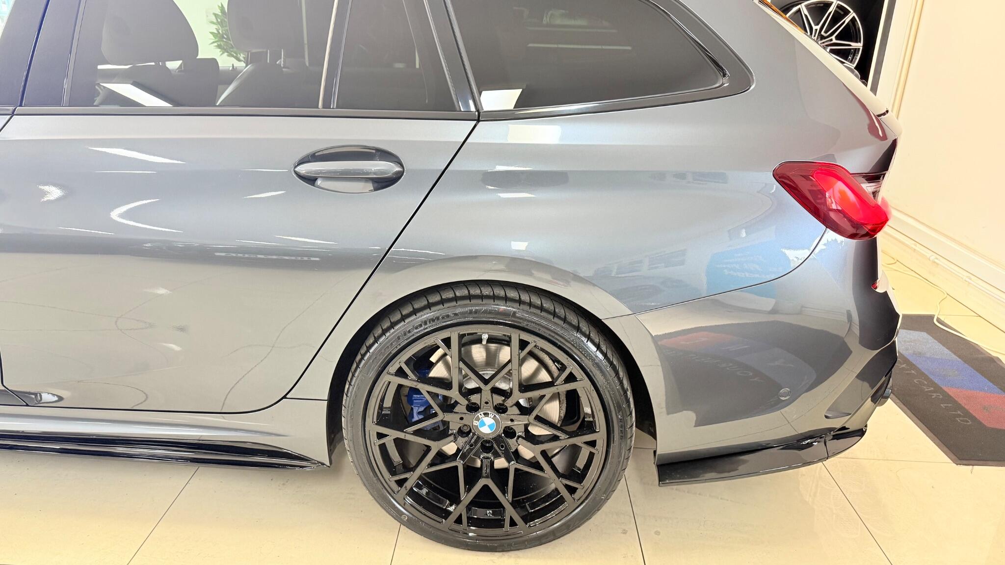 BMW 3 Series view 40