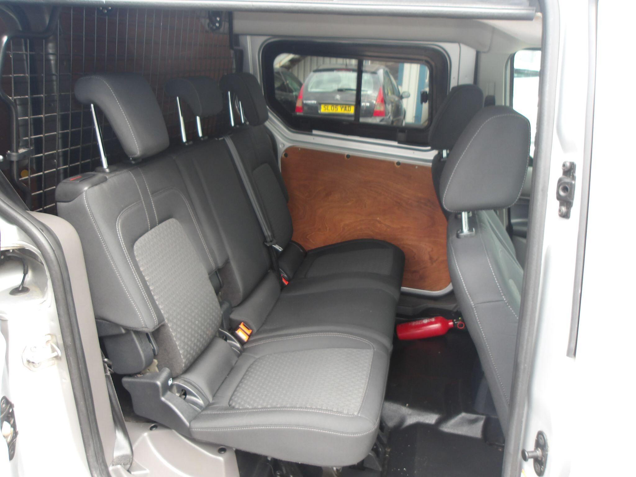 Ford Transit Connect view 12