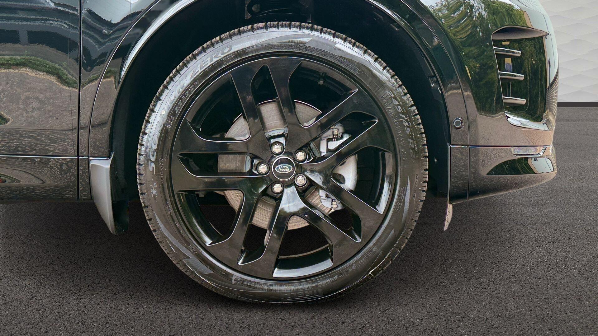 Land Rover Discovery Sport view 9