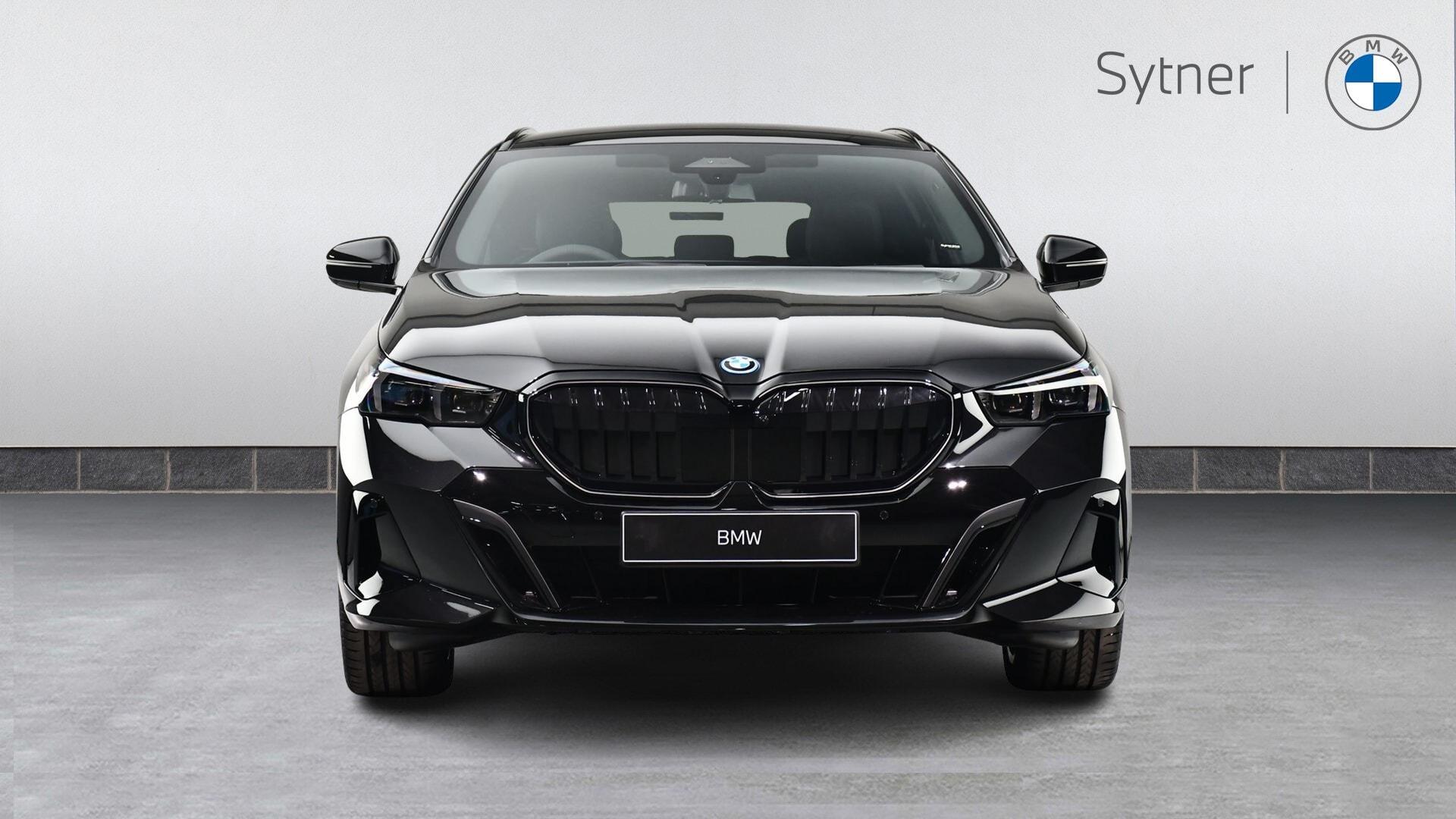 BMW 5 Series view 16