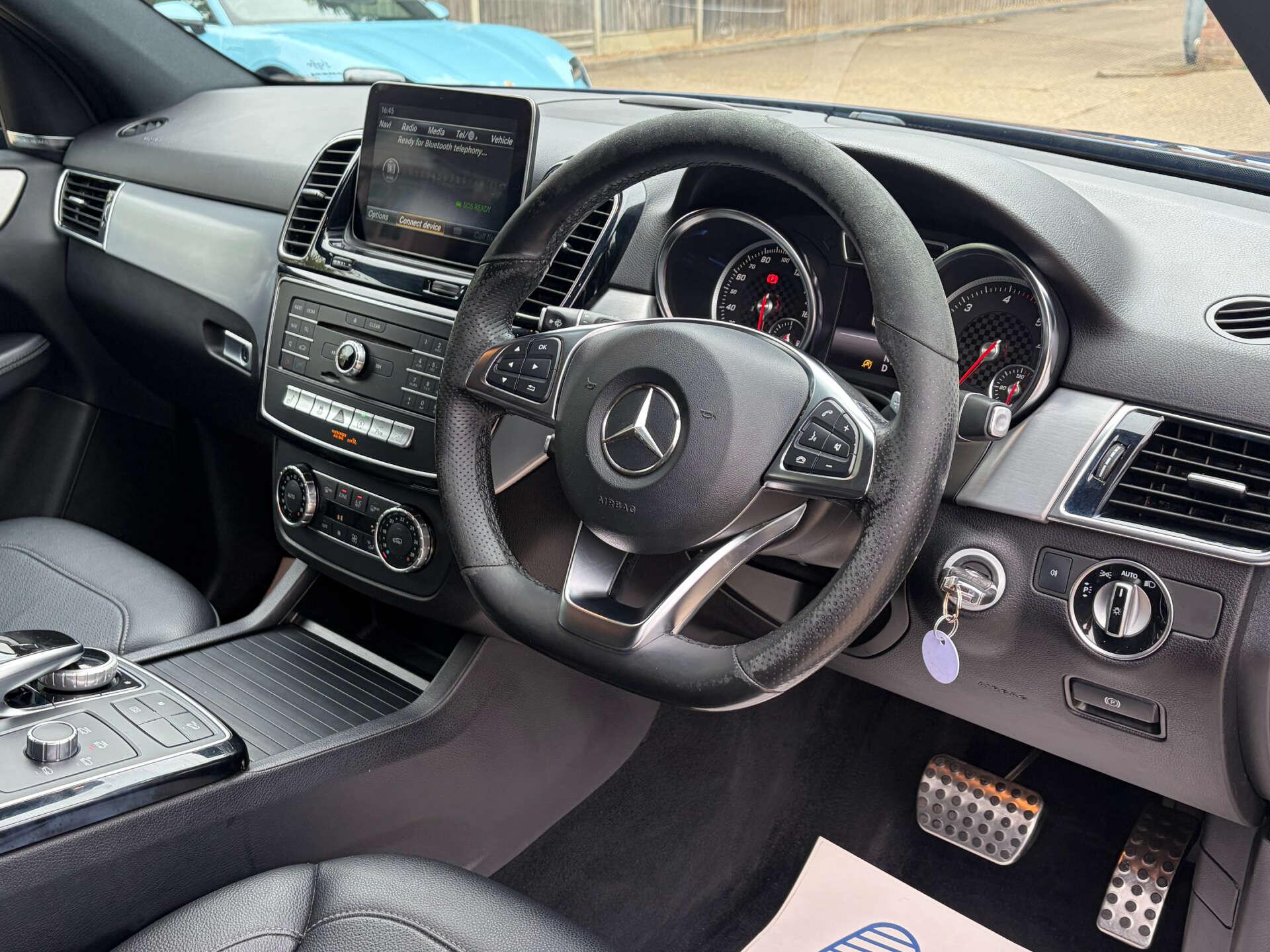 Mercedes-Benz Gle view 3