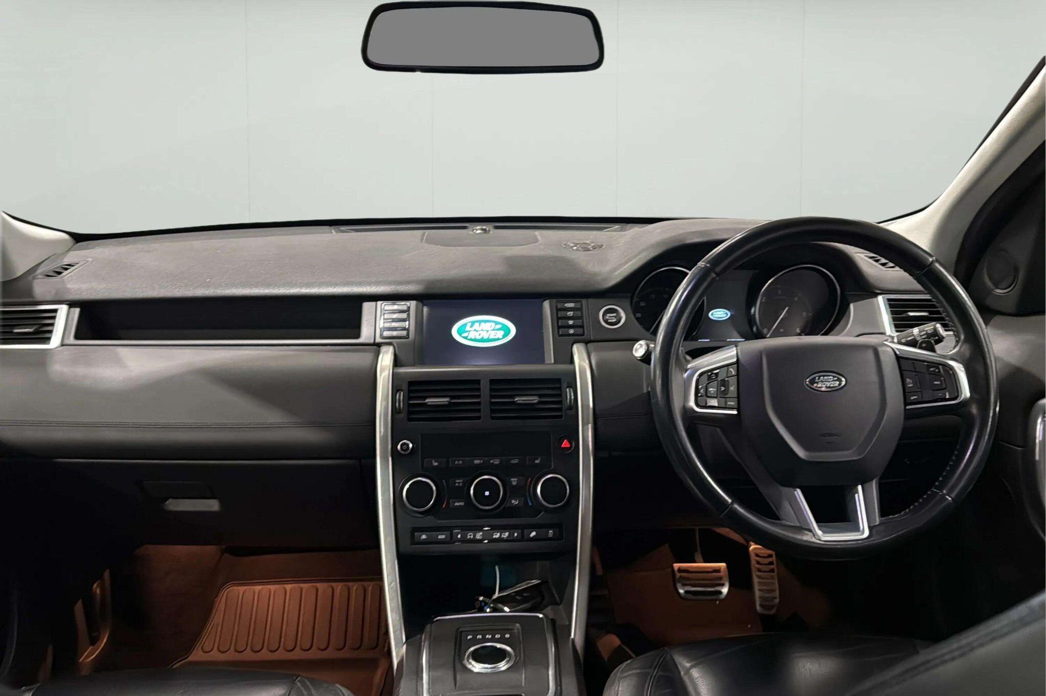 Land Rover Discovery Sport view 9