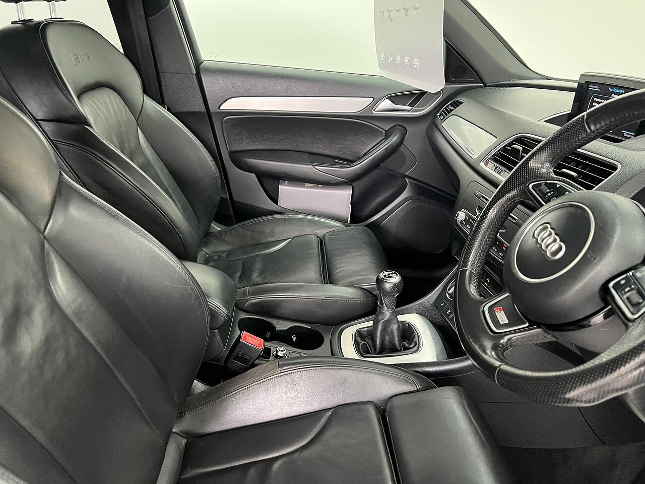 Audi Q3 view 8