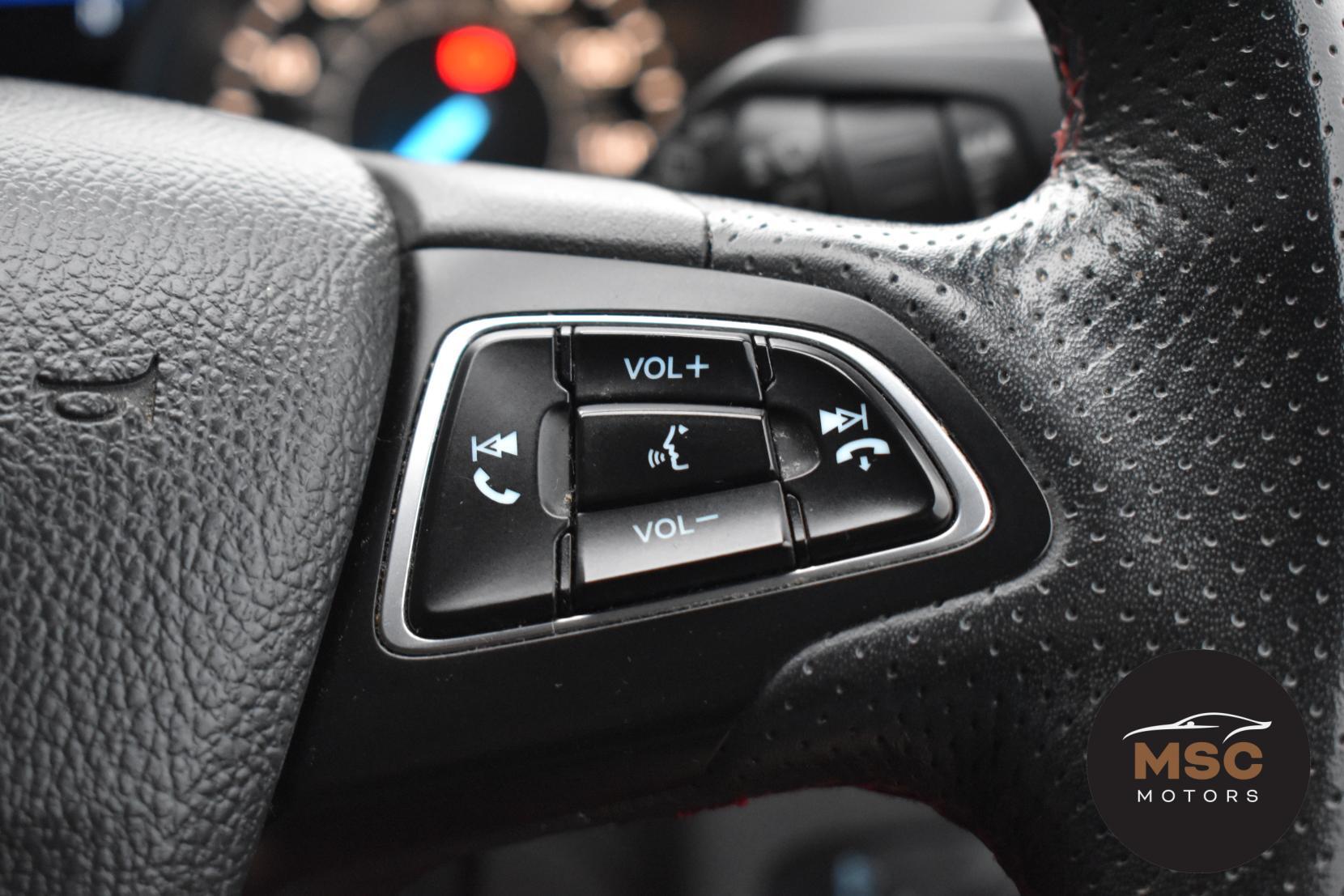 Ford Kuga view 45