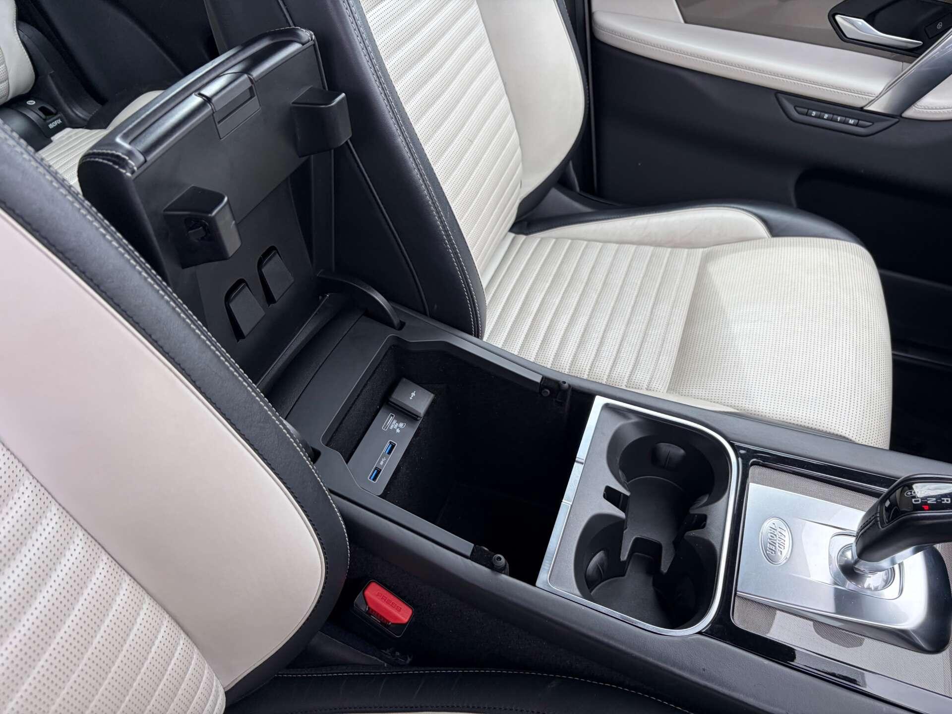 Land Rover Discovery Sport view 50