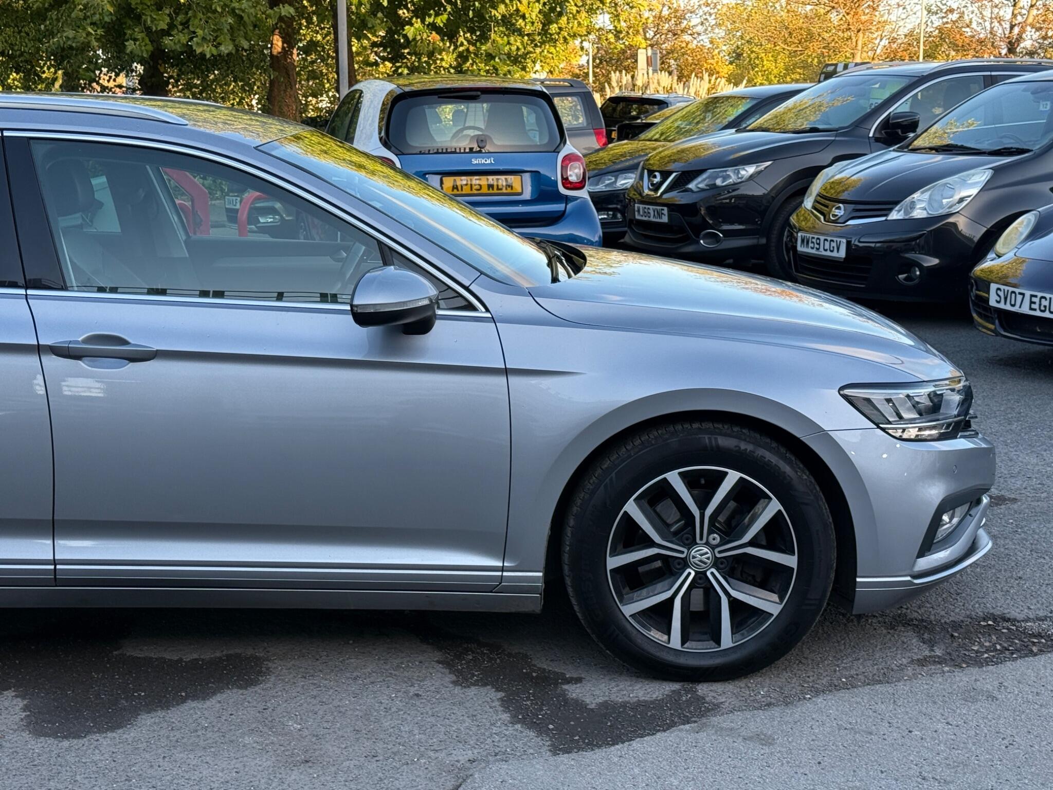 Volkswagen Passat - Image 20