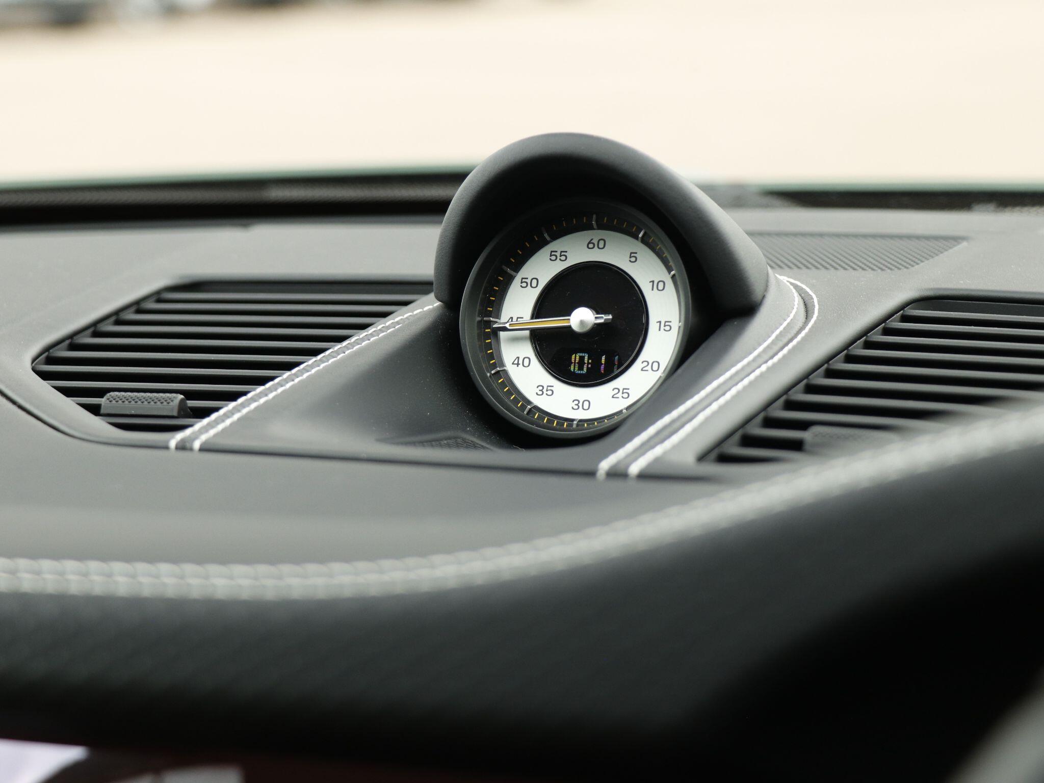 Porsche 911 view 14