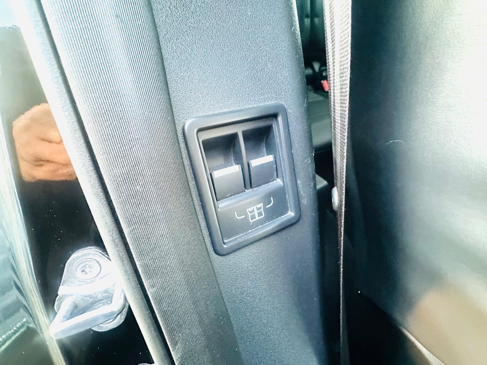 Land Rover Discovery view 74