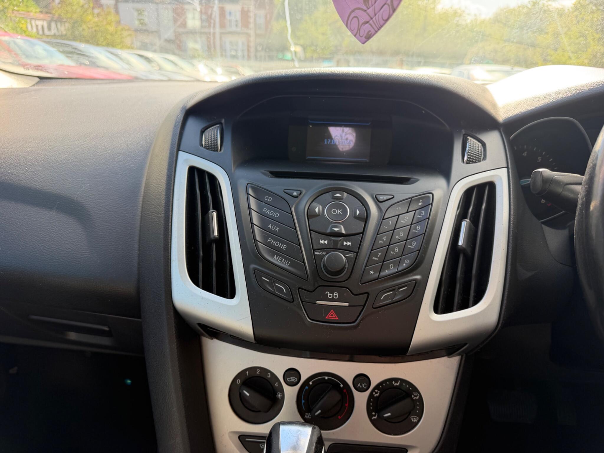 Ford Focus view 32