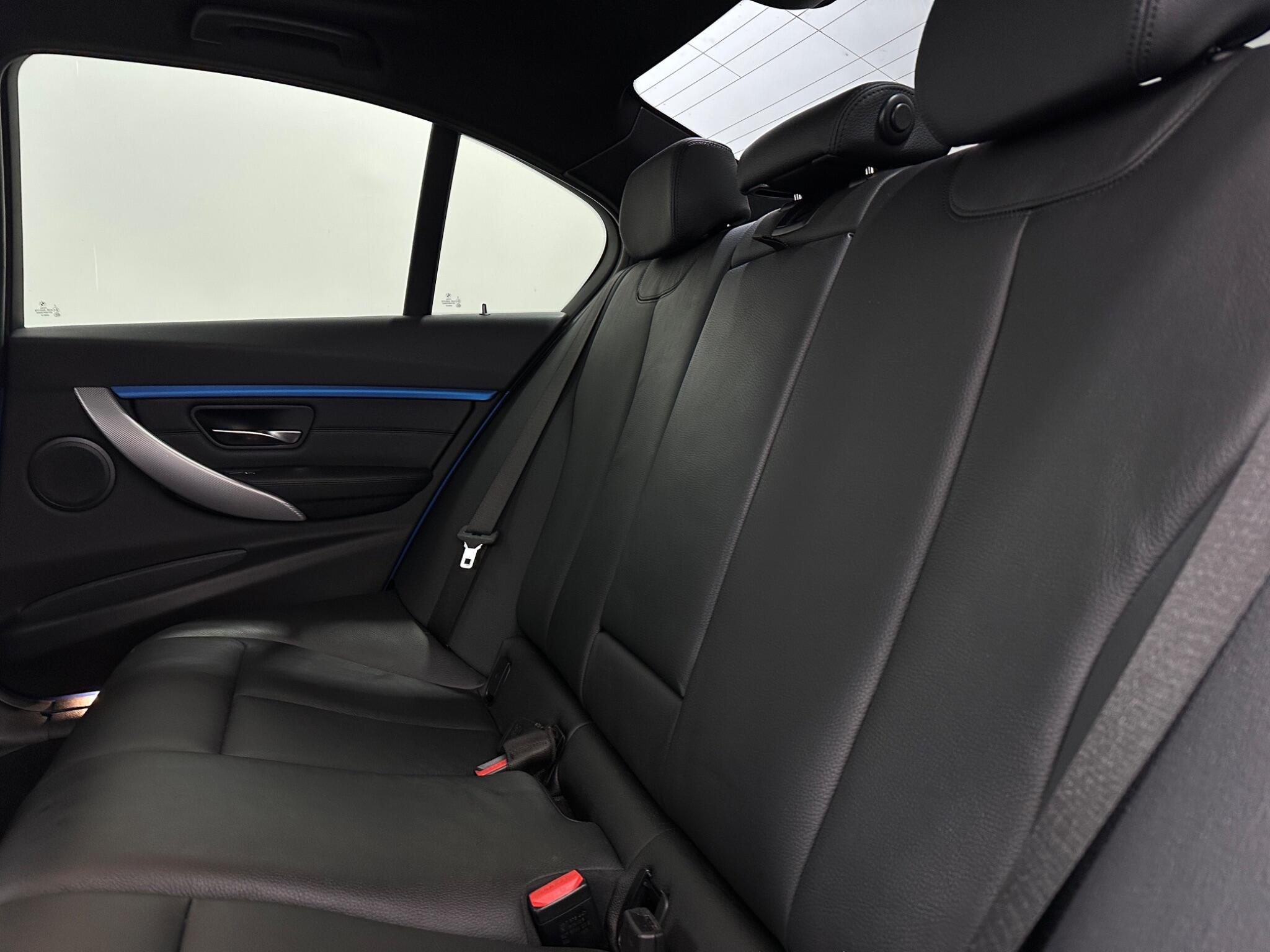 BMW 3 Series view 37