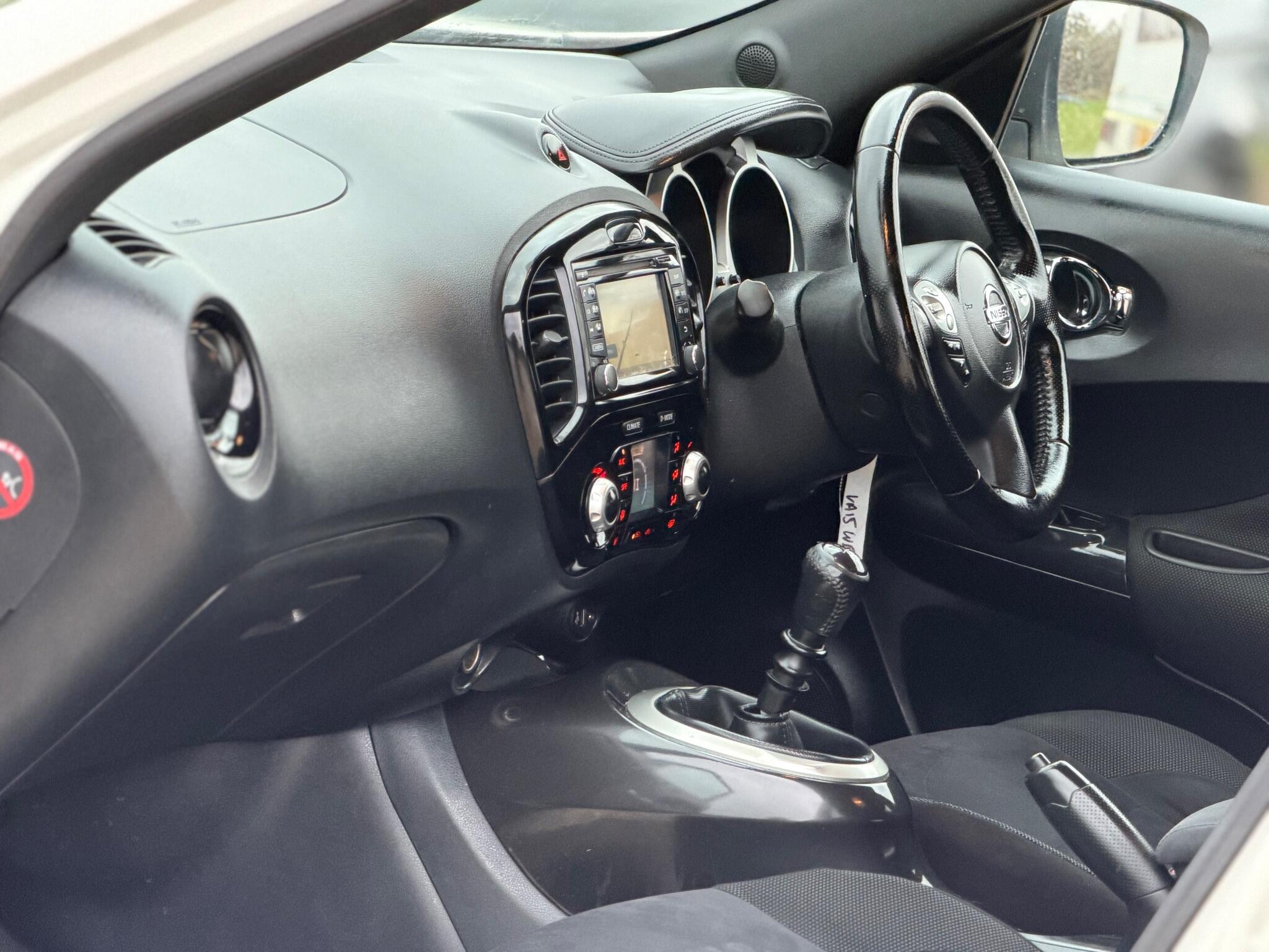 2015 Nissan Juke 1.2 DIG-T Acenta Premium Euro 6 (s/s) 5dr image 18