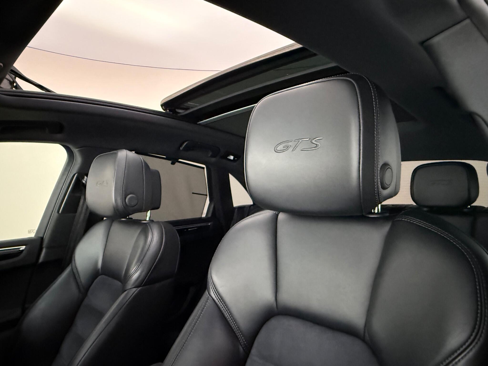 Porsche Macan view 50