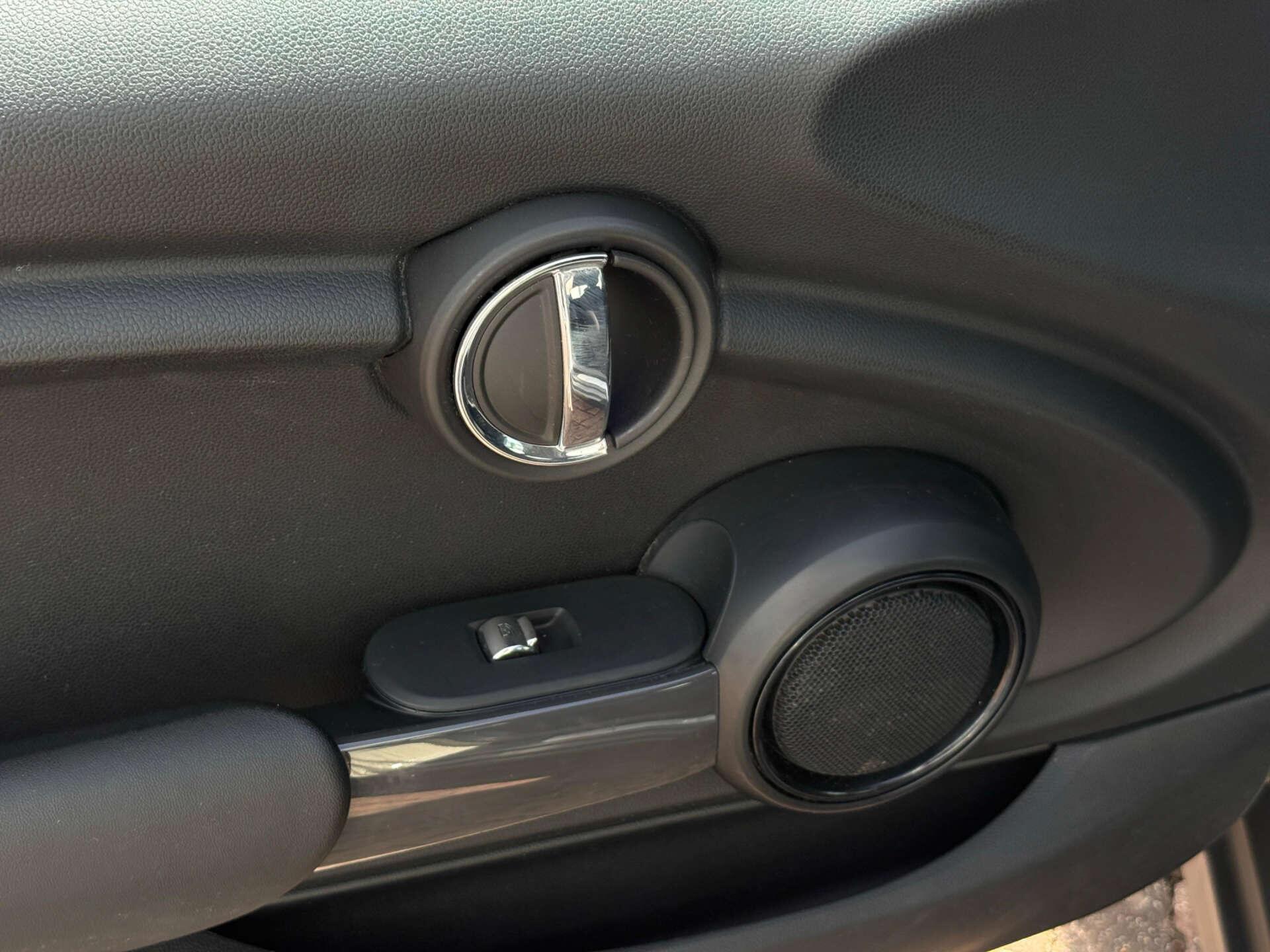 Mini Cooper view 26