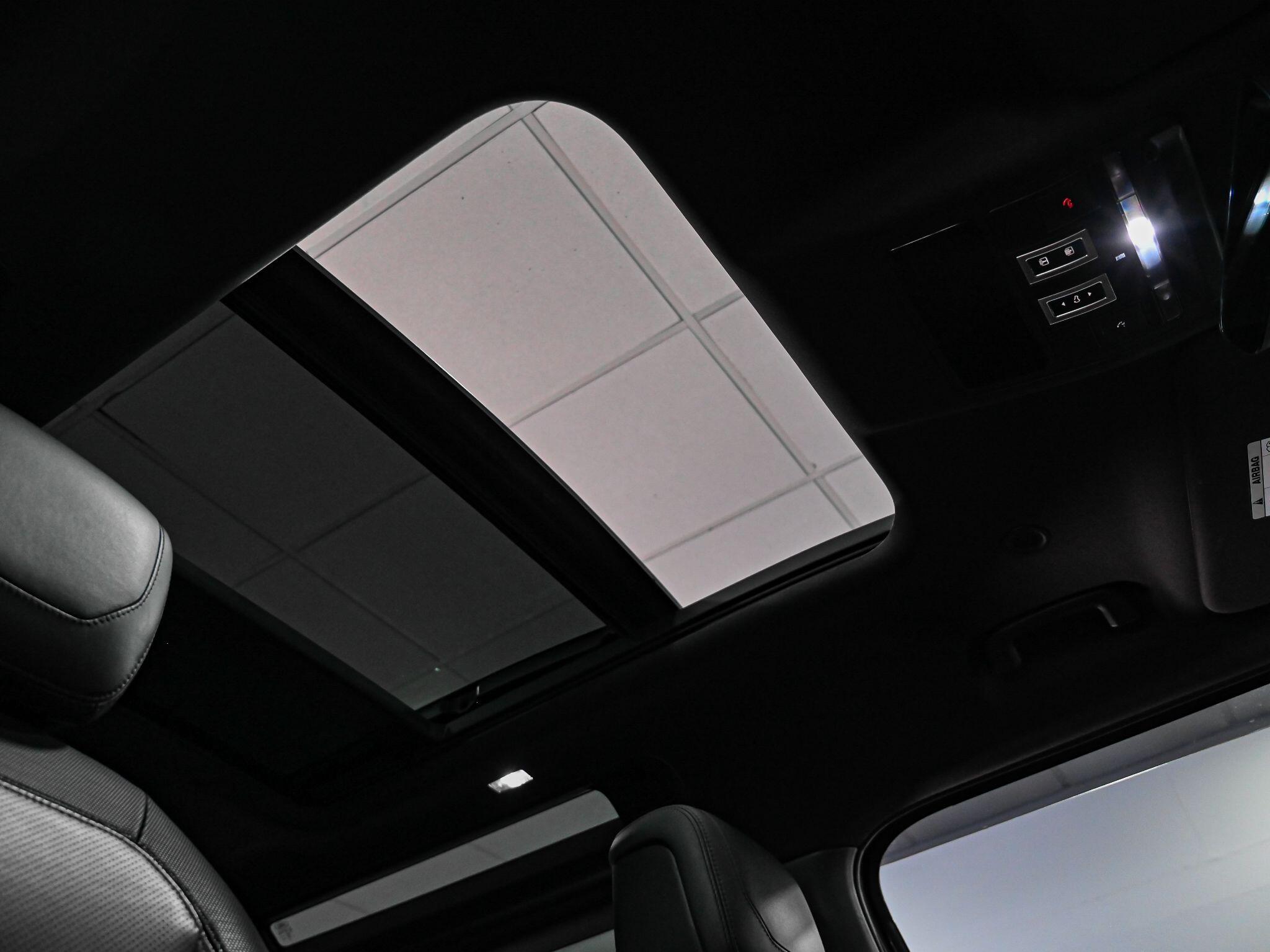 Land Rover Defender view 22