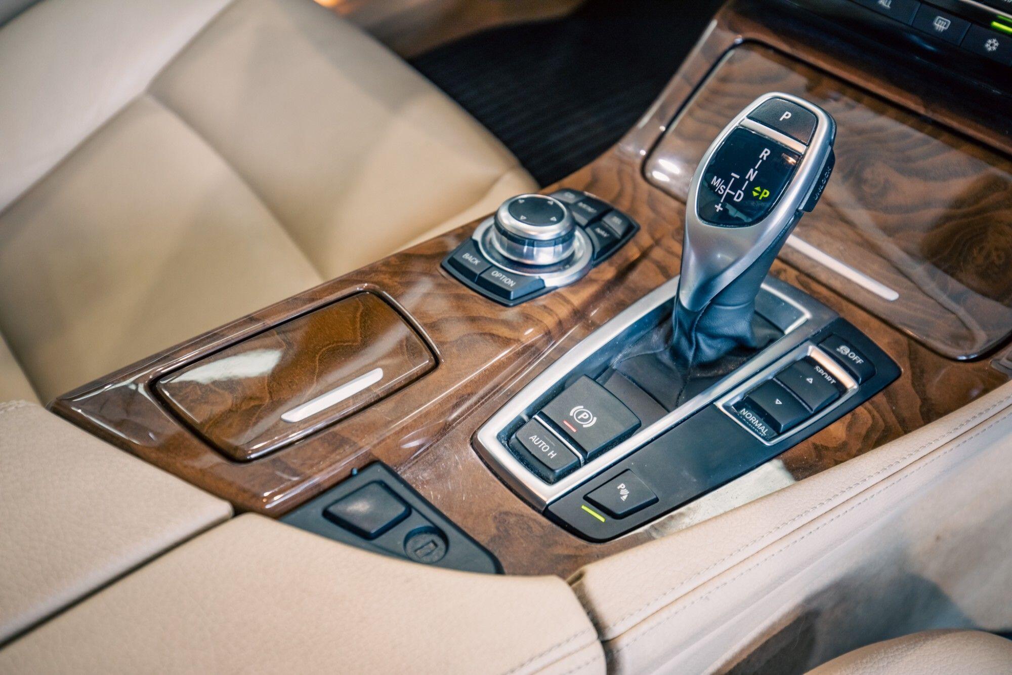 BMW 5 Series view 18