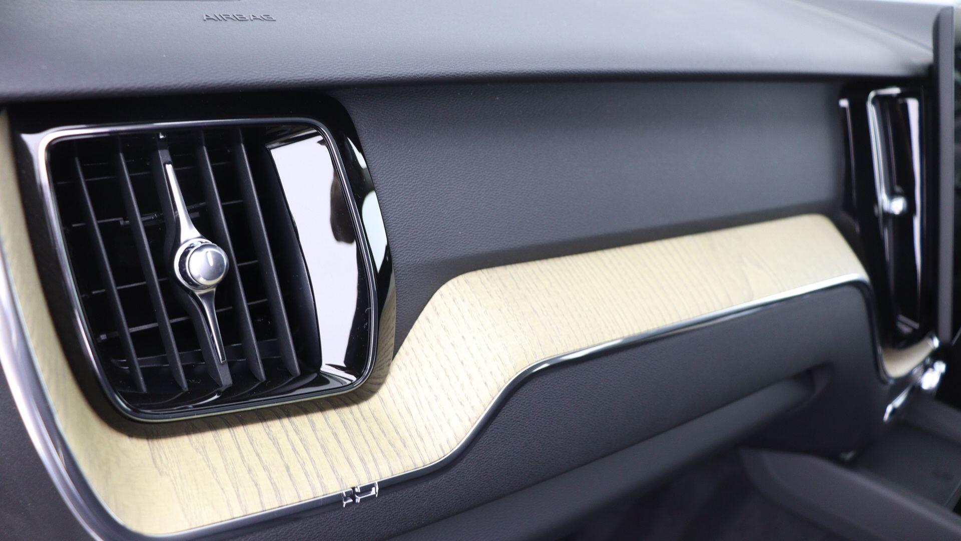 Volvo XC60 view 49