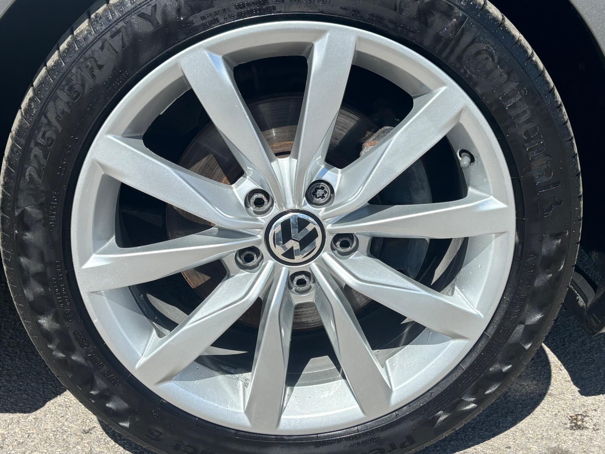 Volkswagen Golf view 9
