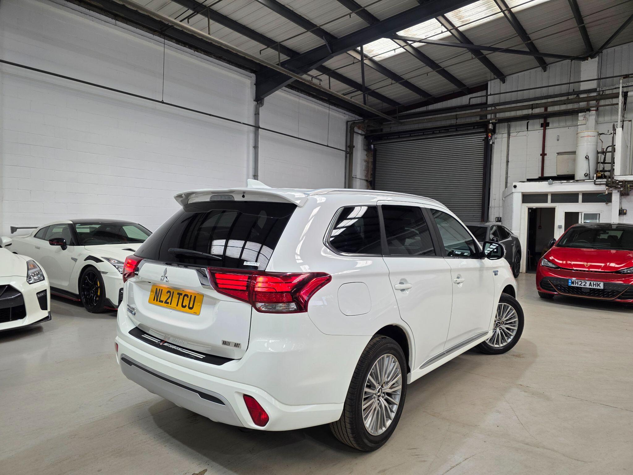 Mitsubishi Outlander view 25