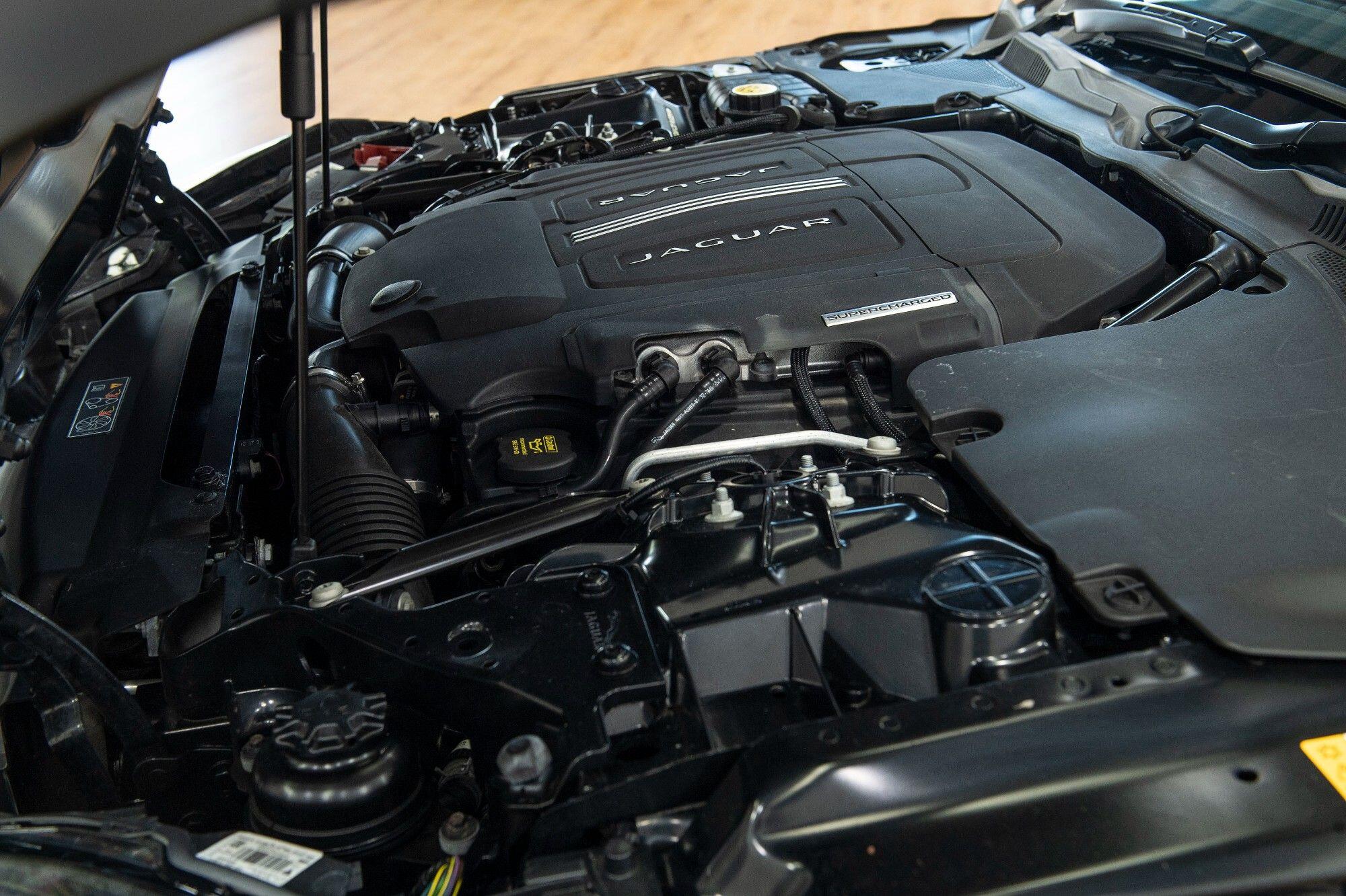 Jaguar F-Type view 35