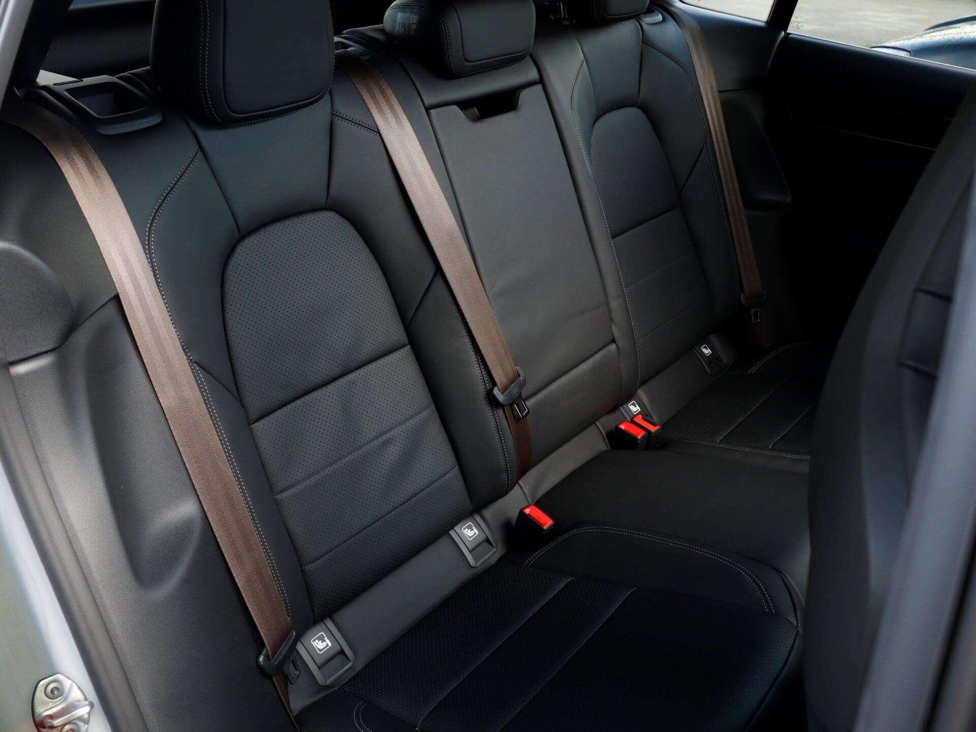 Porsche Macan view 25