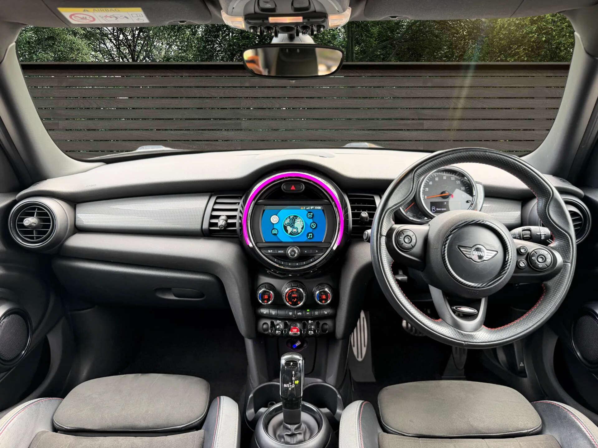 Mini Hatch view 4