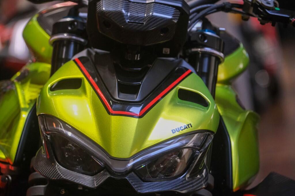 Ducati Streetfighter V4 view 21