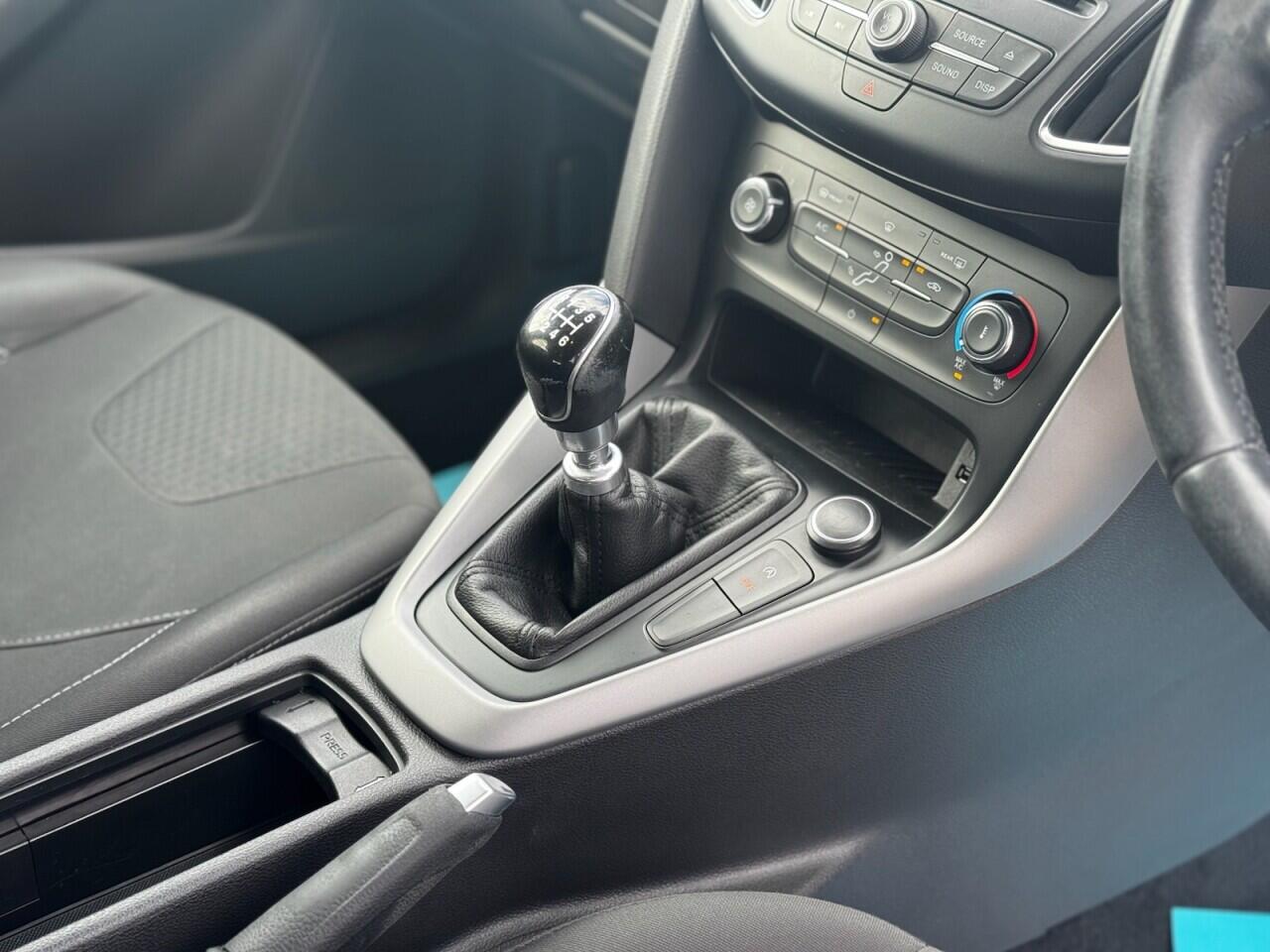 Ford Focus view 35