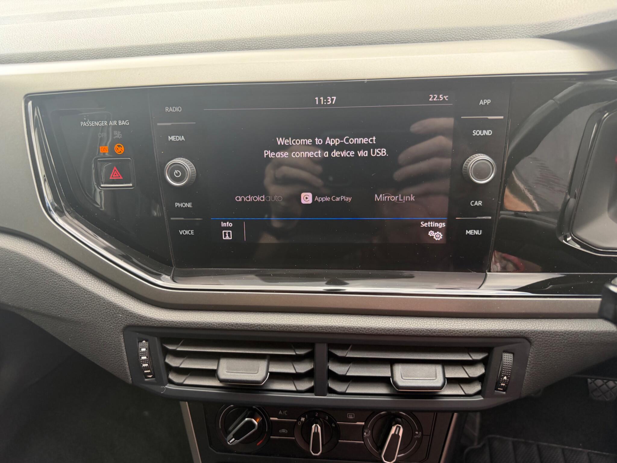 Volkswagen Polo view 4