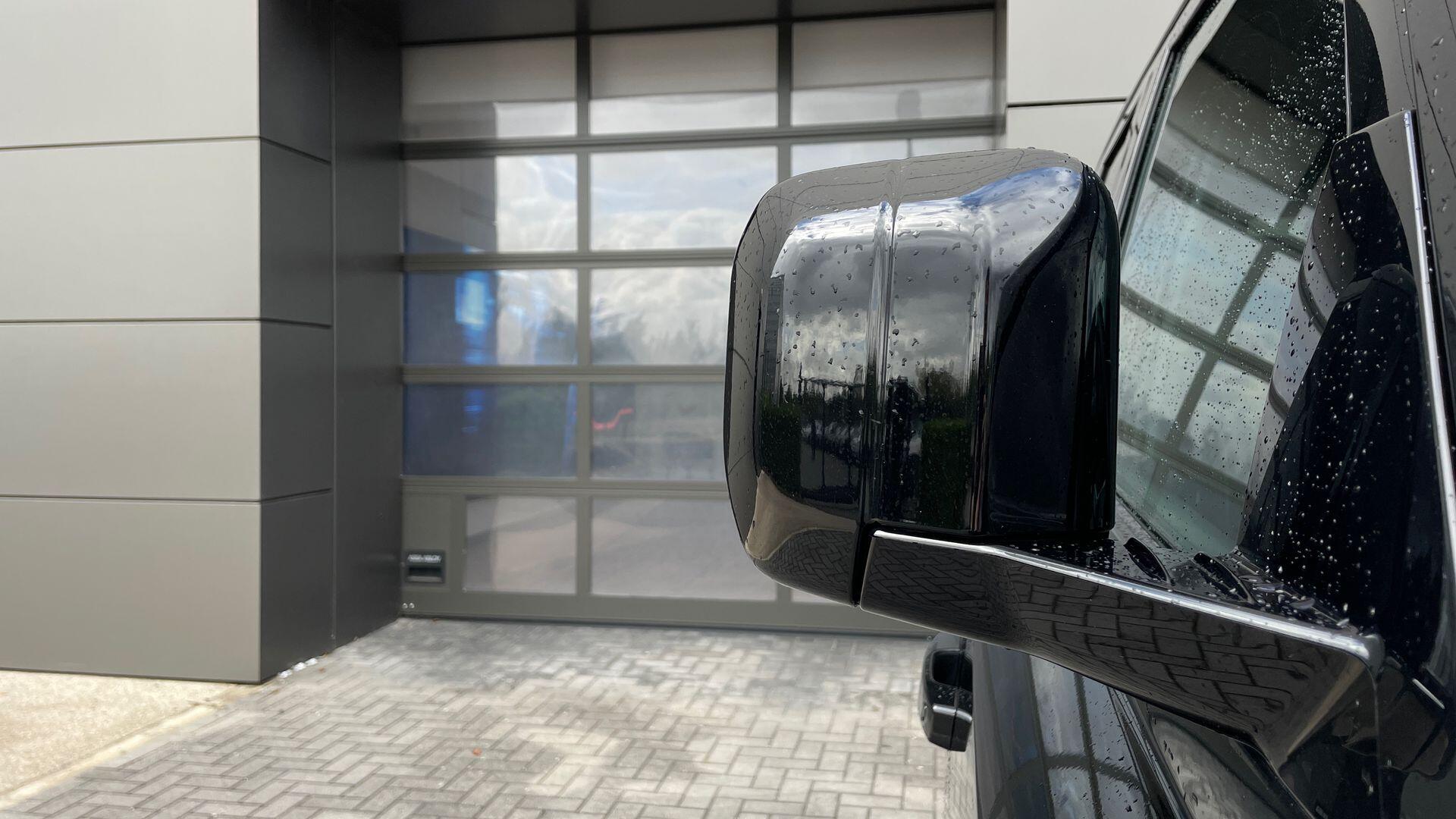 Land Rover Defender view 29