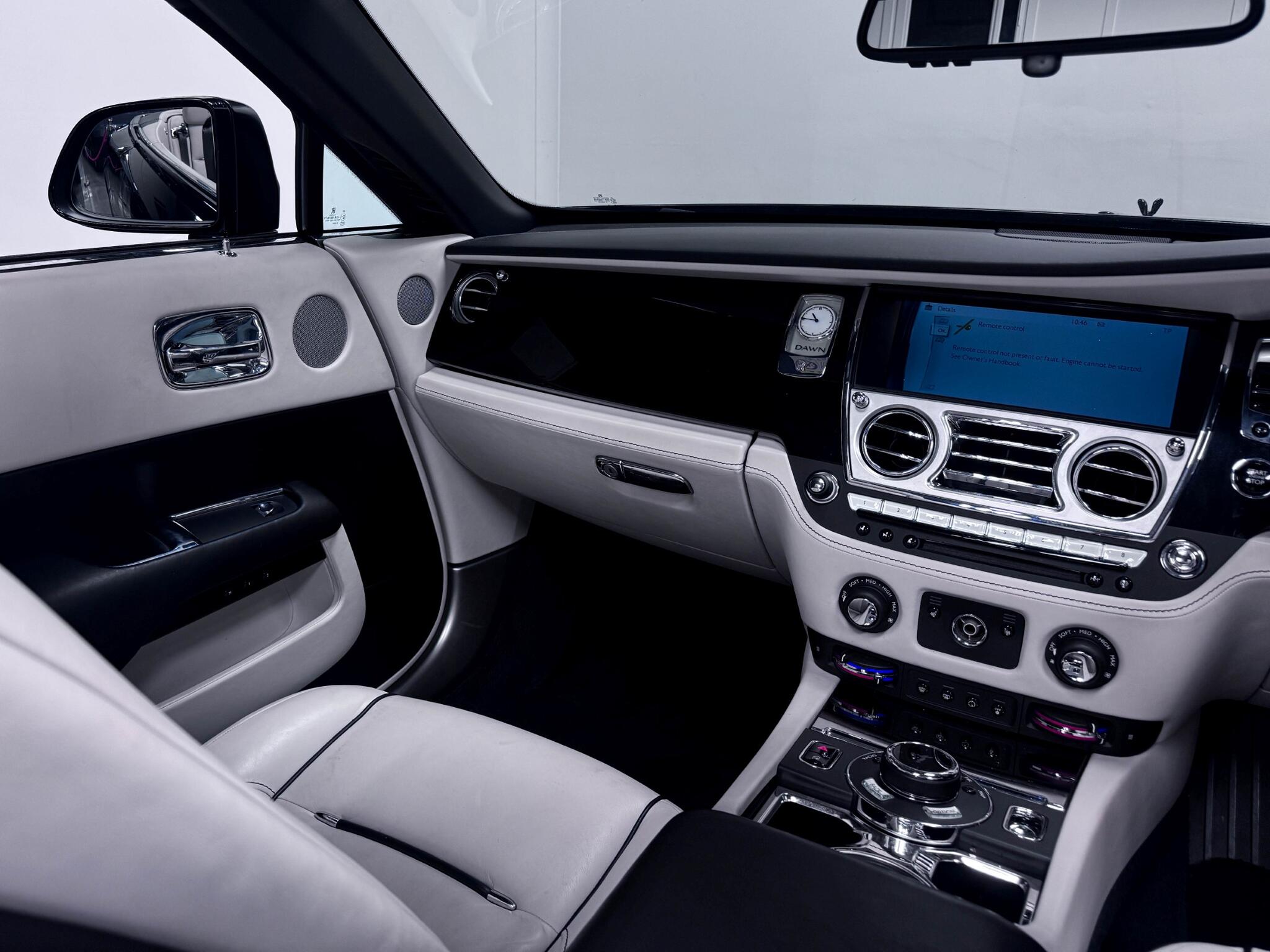 Rolls-Royce Dawn view 27