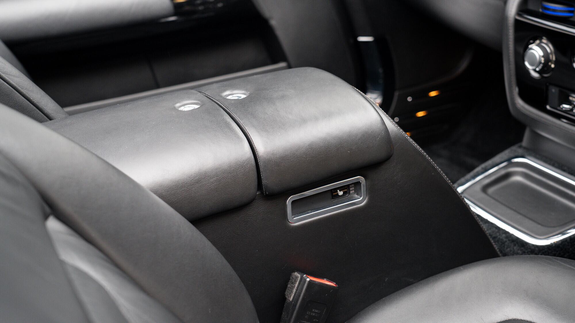 Rolls-Royce Phantom view 47