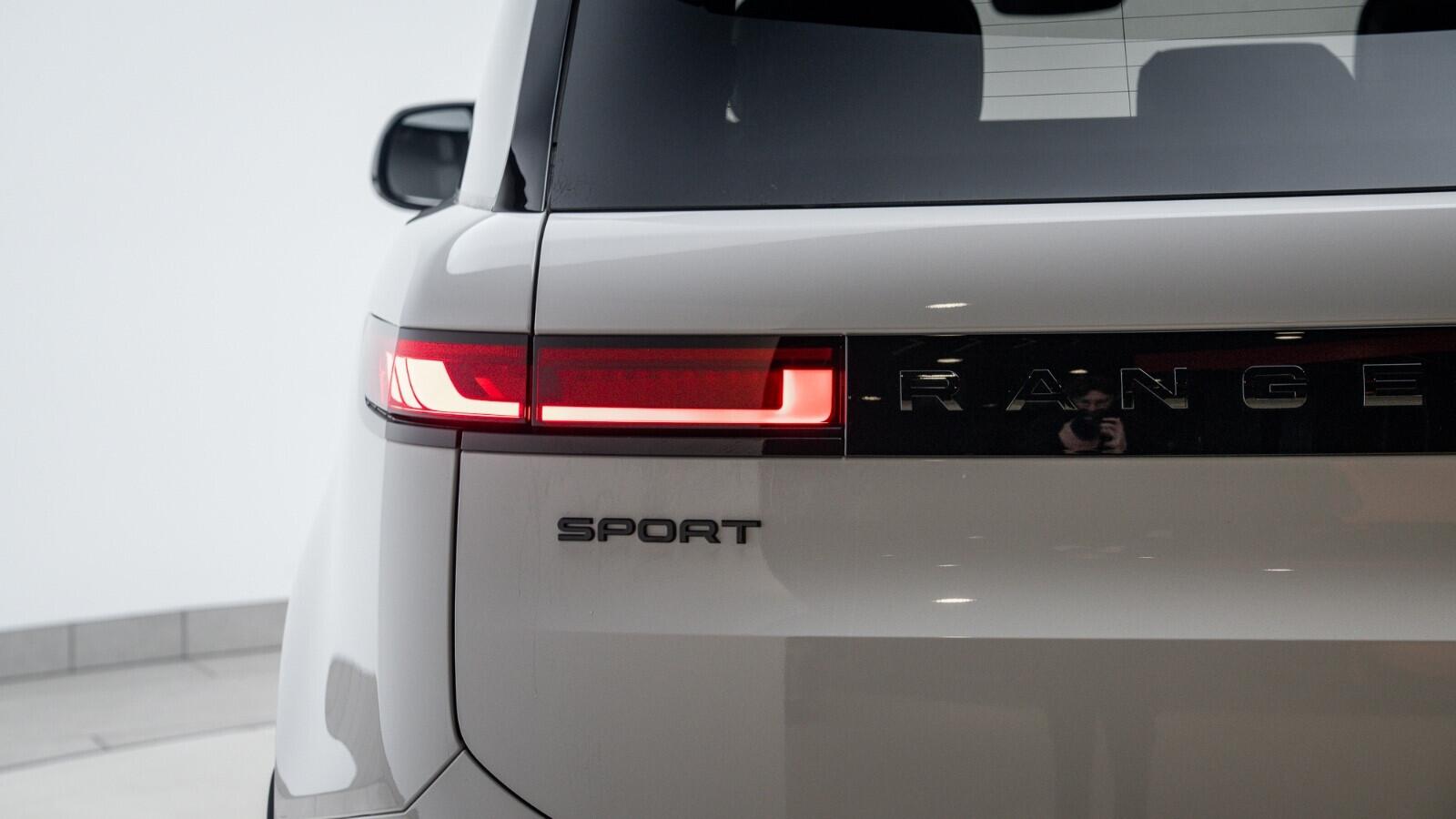 Land Rover Range Rover Sport view 32