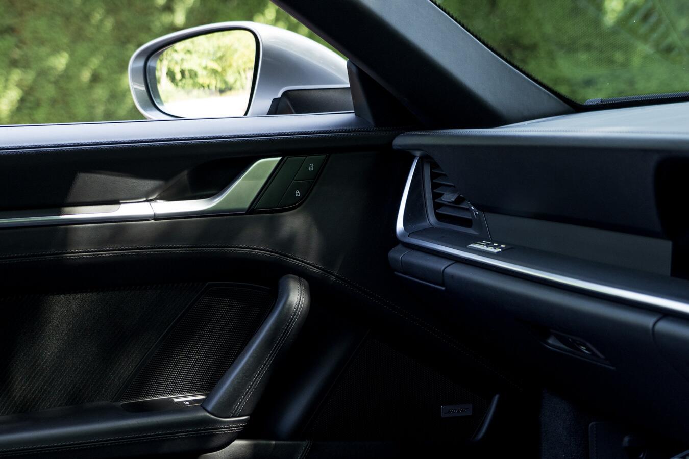 Porsche 911 view 36