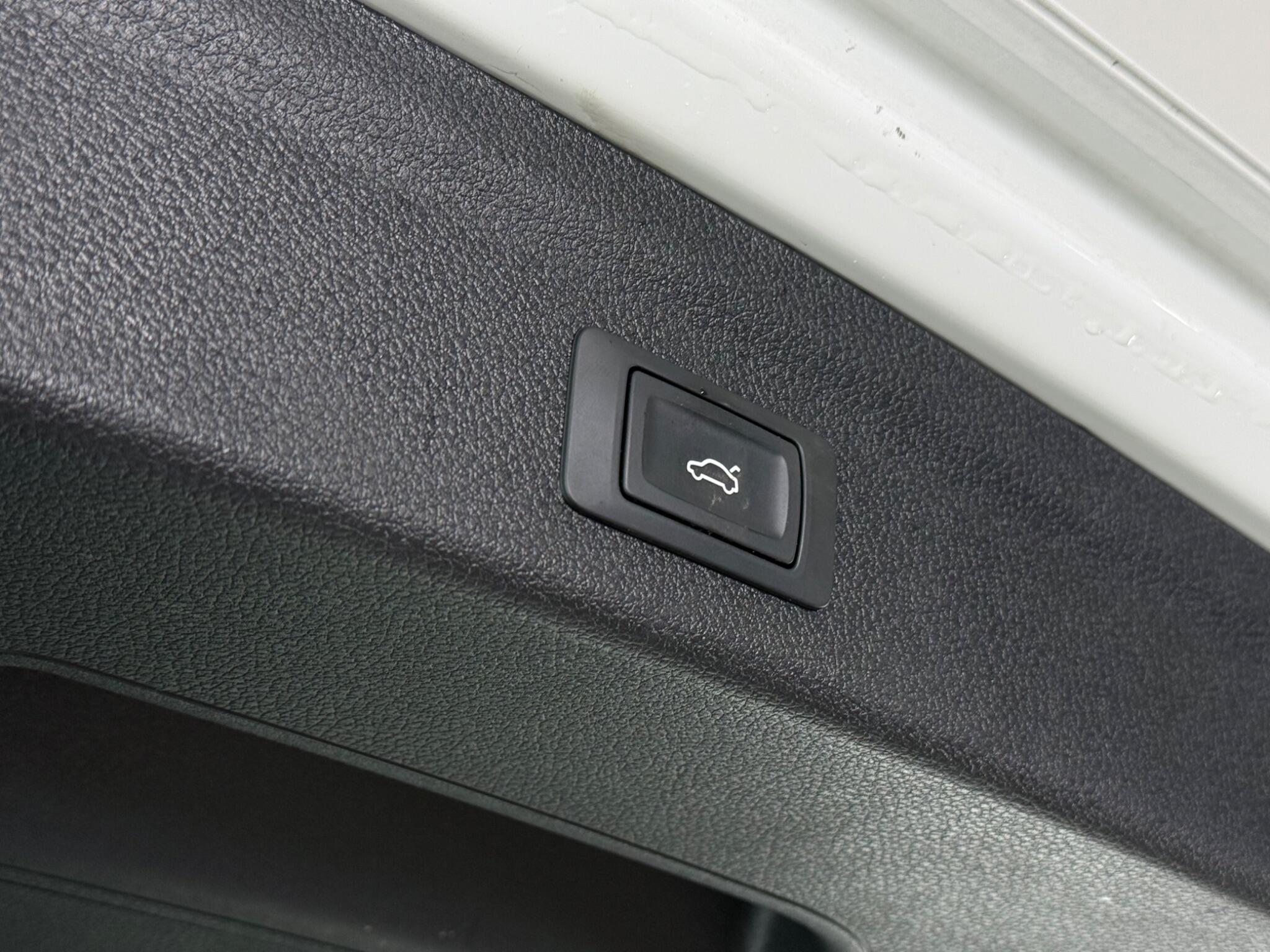 Audi Q3 view 10