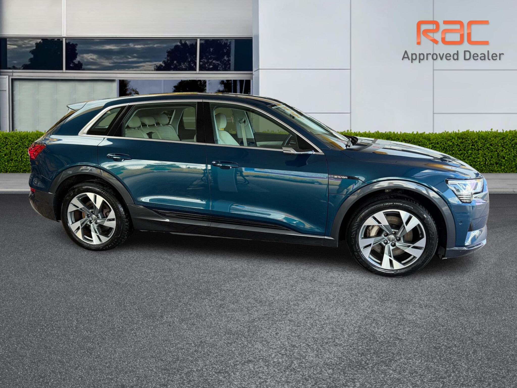 Audi E-Tron view 20